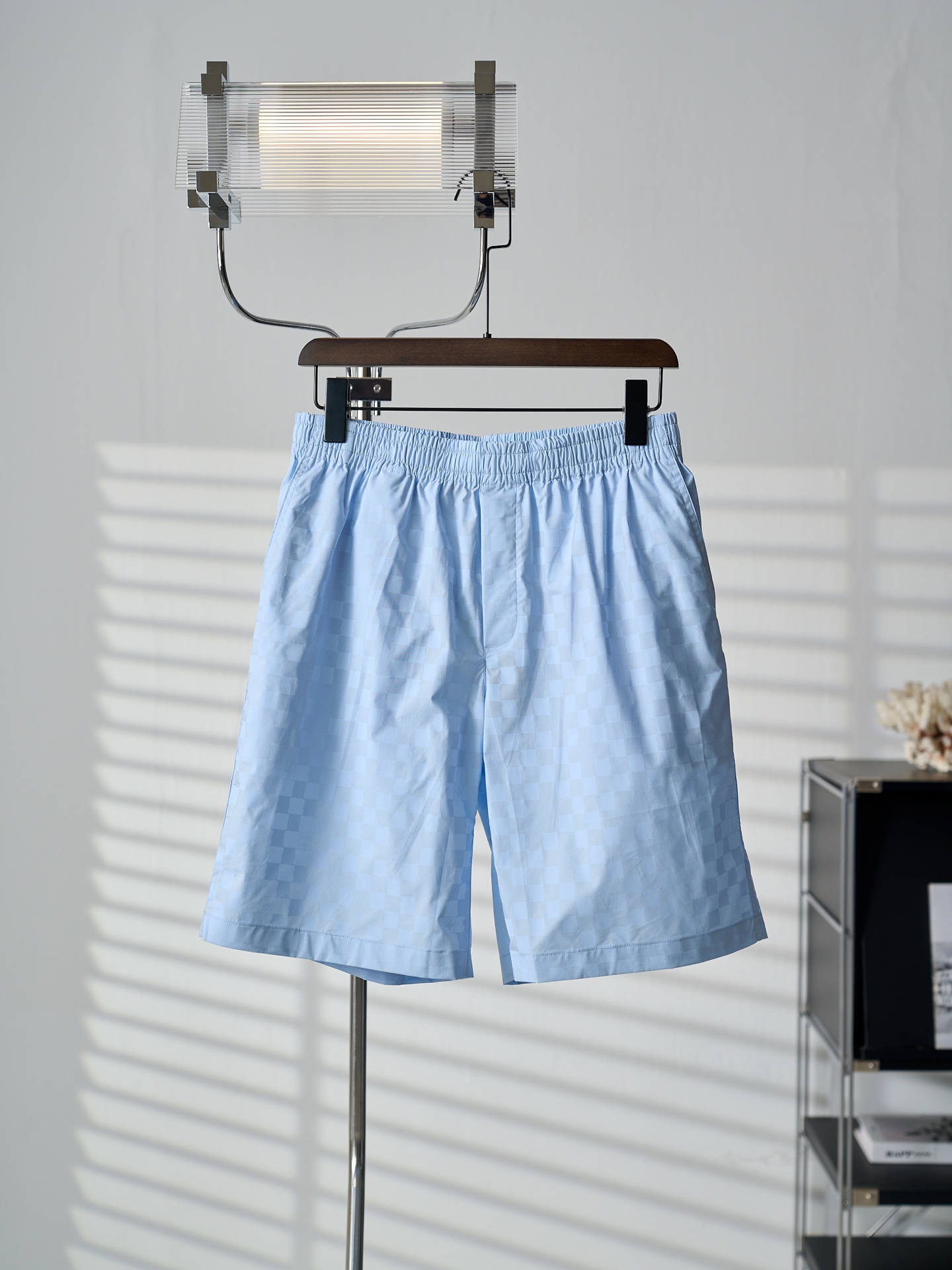 P160 [Artículo real] LV/Louis Vuitton Pantalones cortos con cordón, dos bolsillos y estampado de tablero de ajedrez [En…