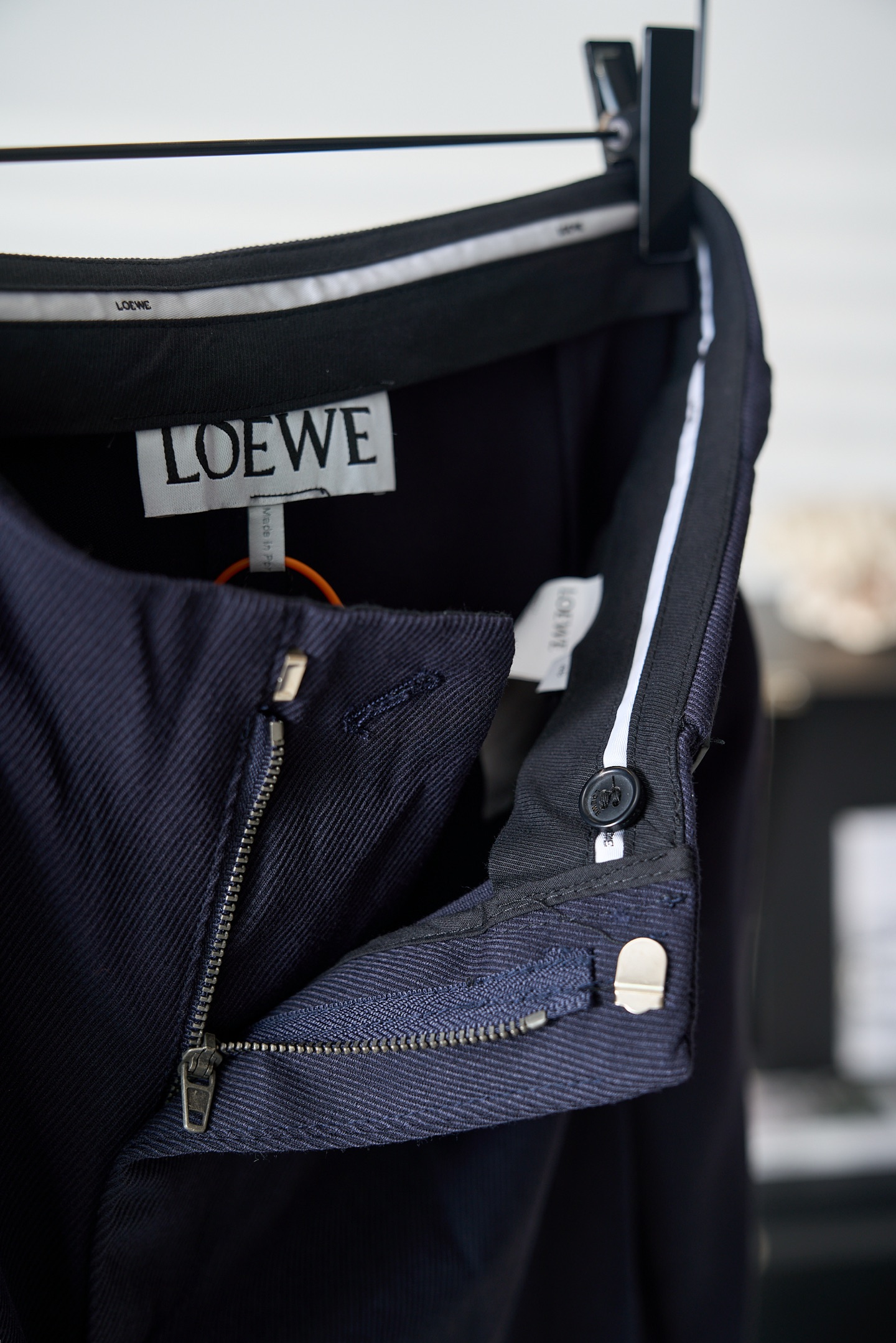 Loewe 压纹皮牌休闲长裤