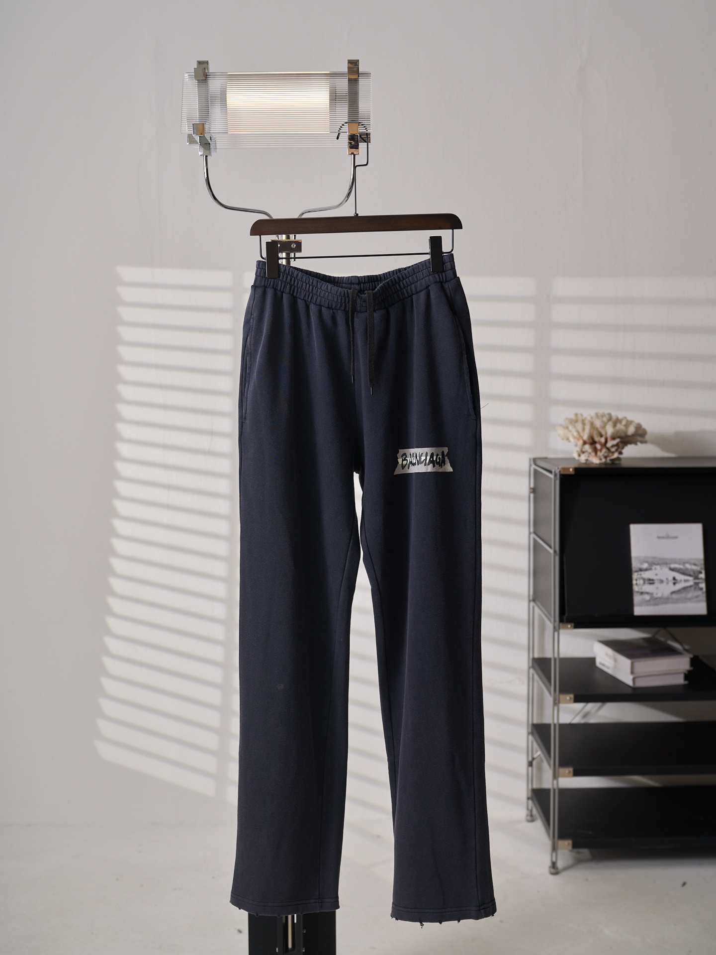 Balenciaga 做旧印花胶带字母长裤