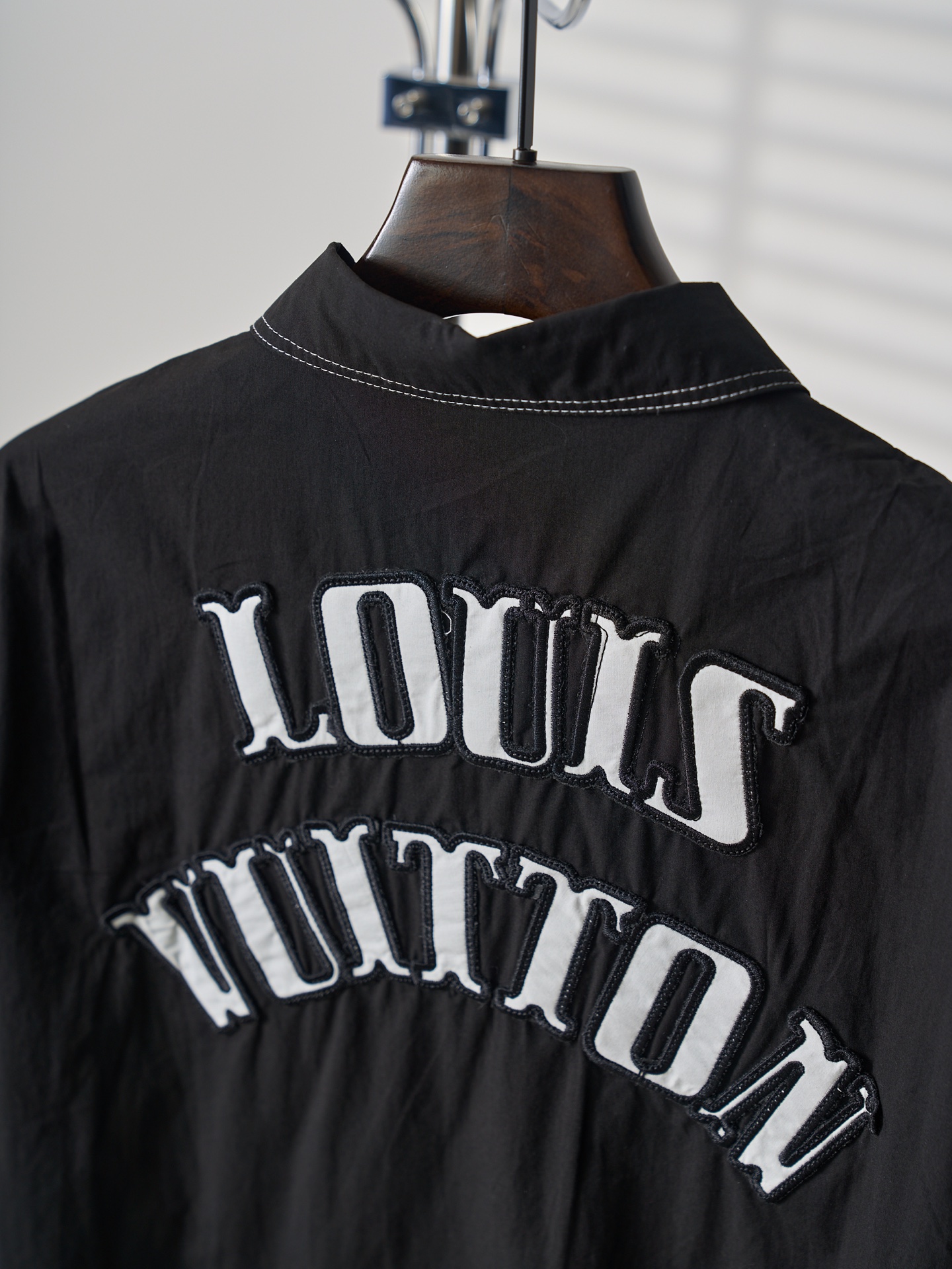 Louis Vuitton 骰子字母刺绣开领单排短袖衬衫