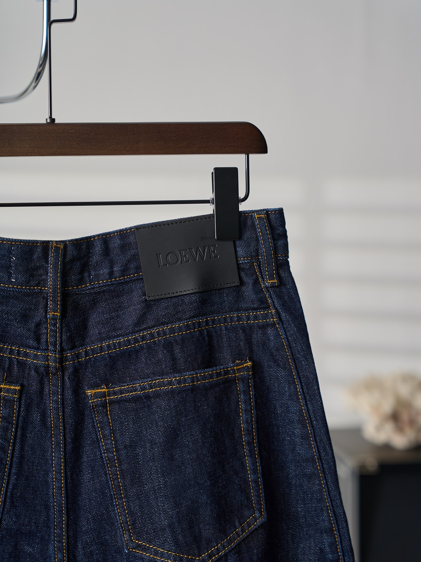 Loewe Anagram 锥形牛仔裤