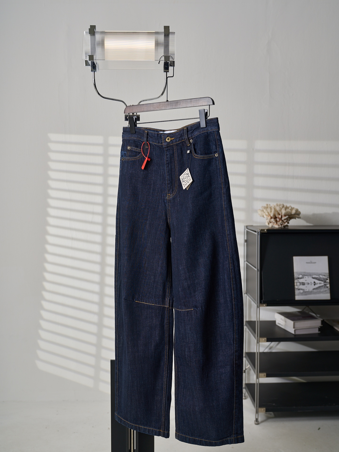 Loewe Anagram 锥形牛仔裤