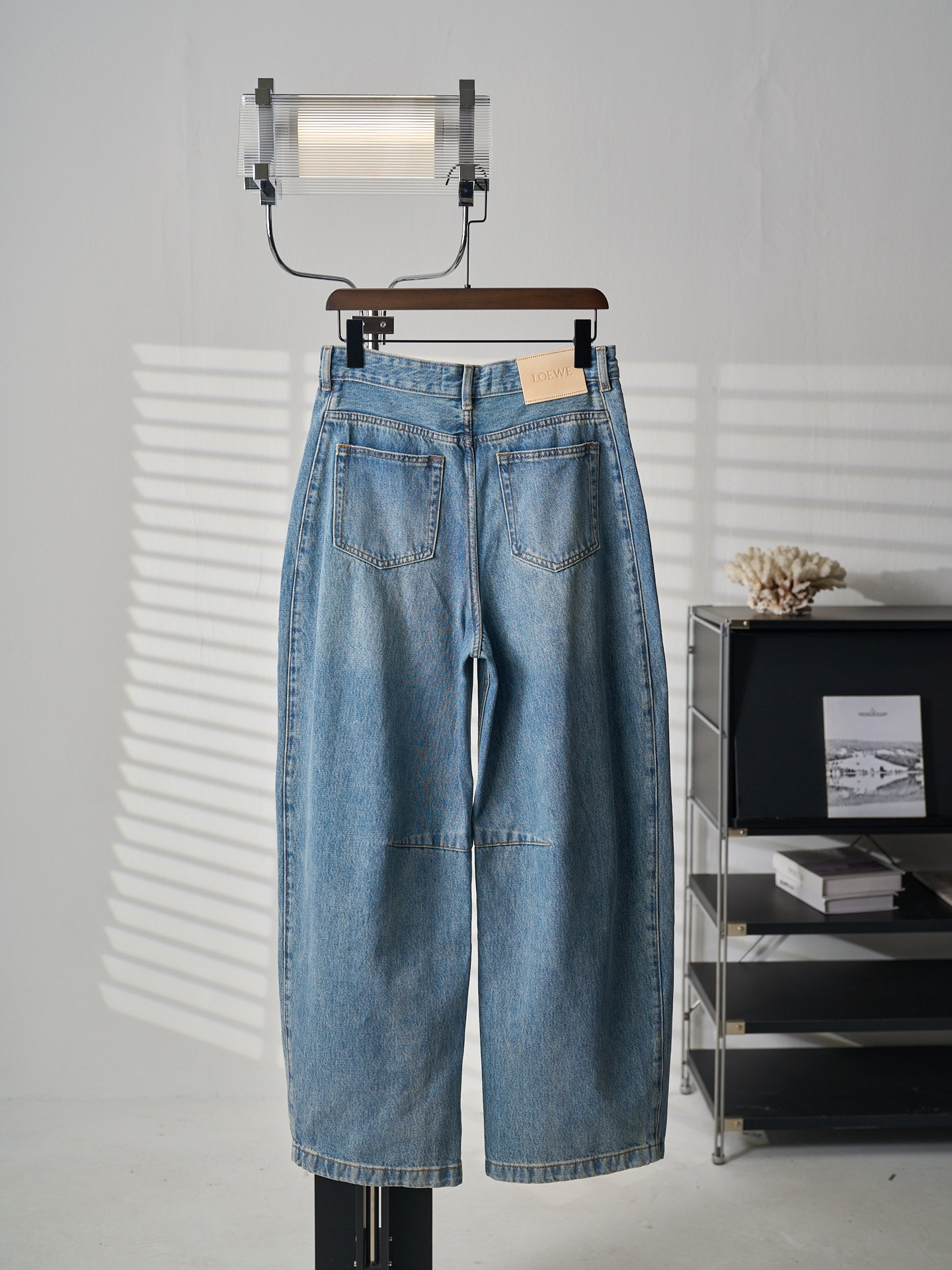 Loewe Anagram 锥形牛仔裤