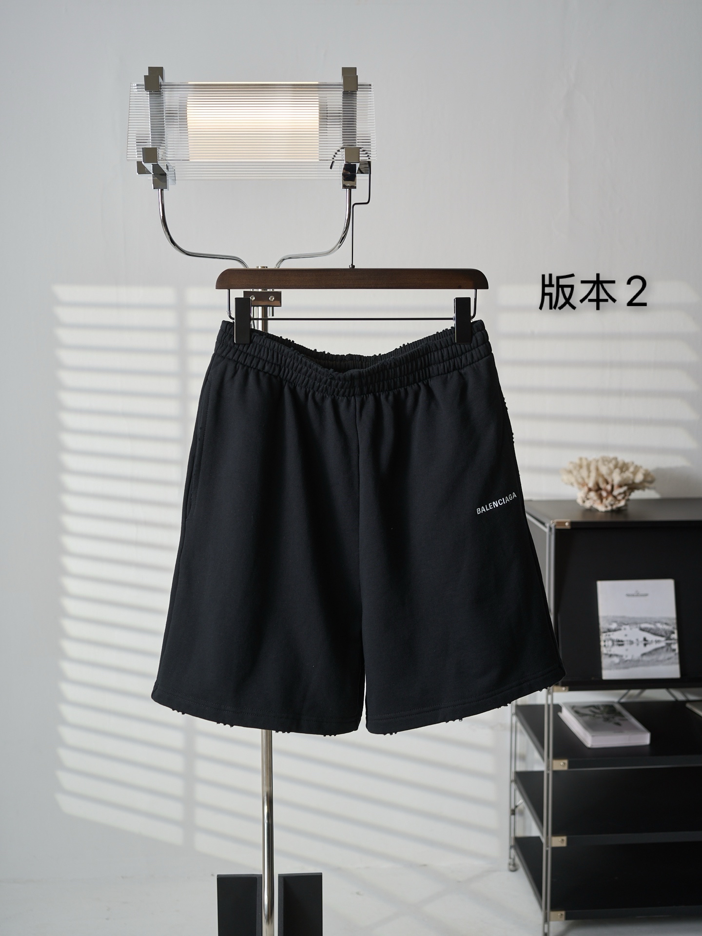 Balenciaga Back做旧刺绣休闲短裤版本2