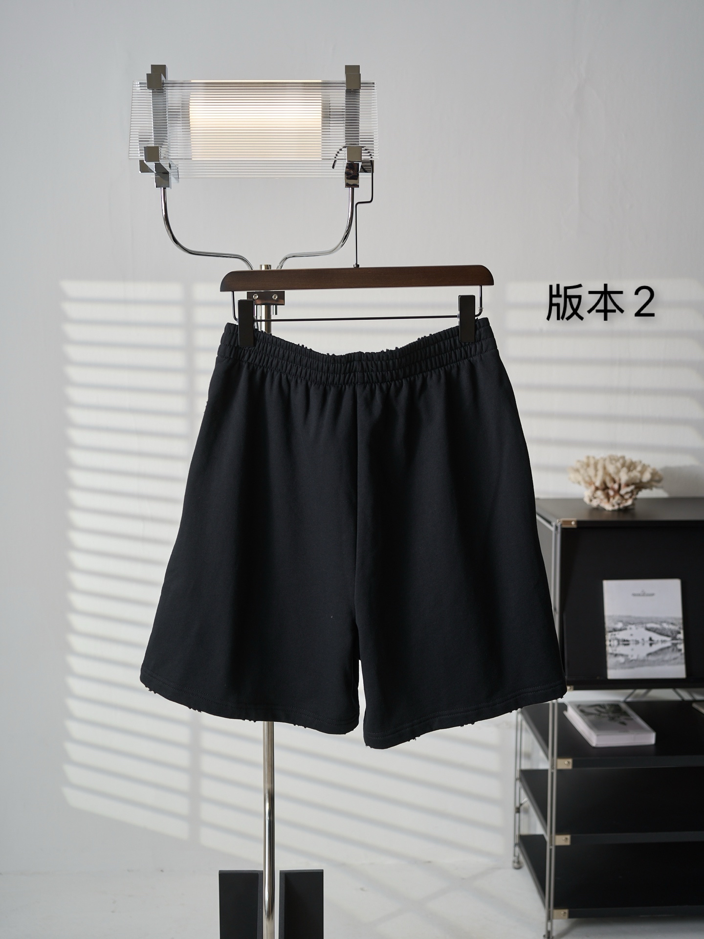 Balenciaga Back做旧刺绣休闲短裤版本2