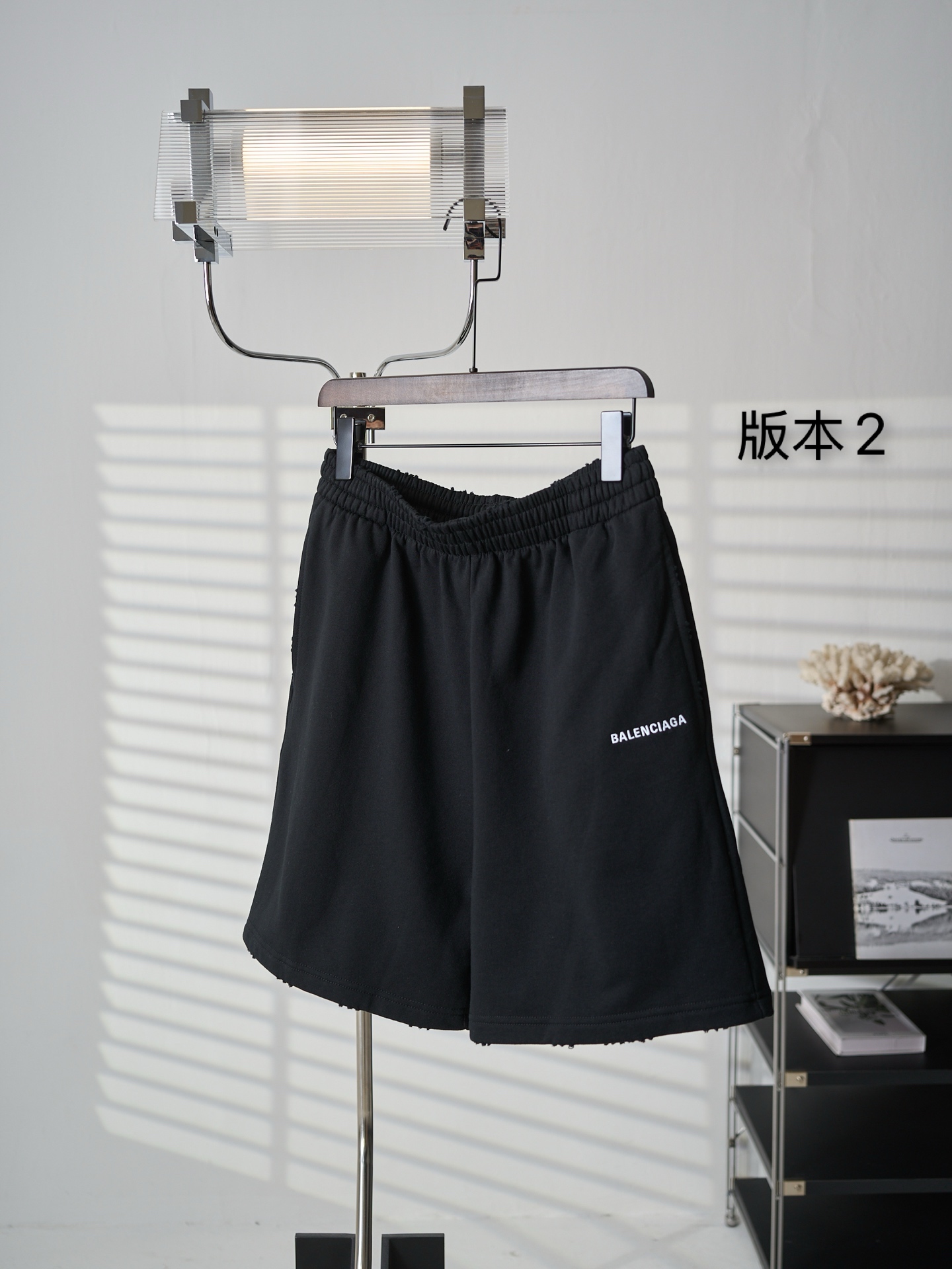 Balenciaga Back做旧刺绣休闲短裤版本2