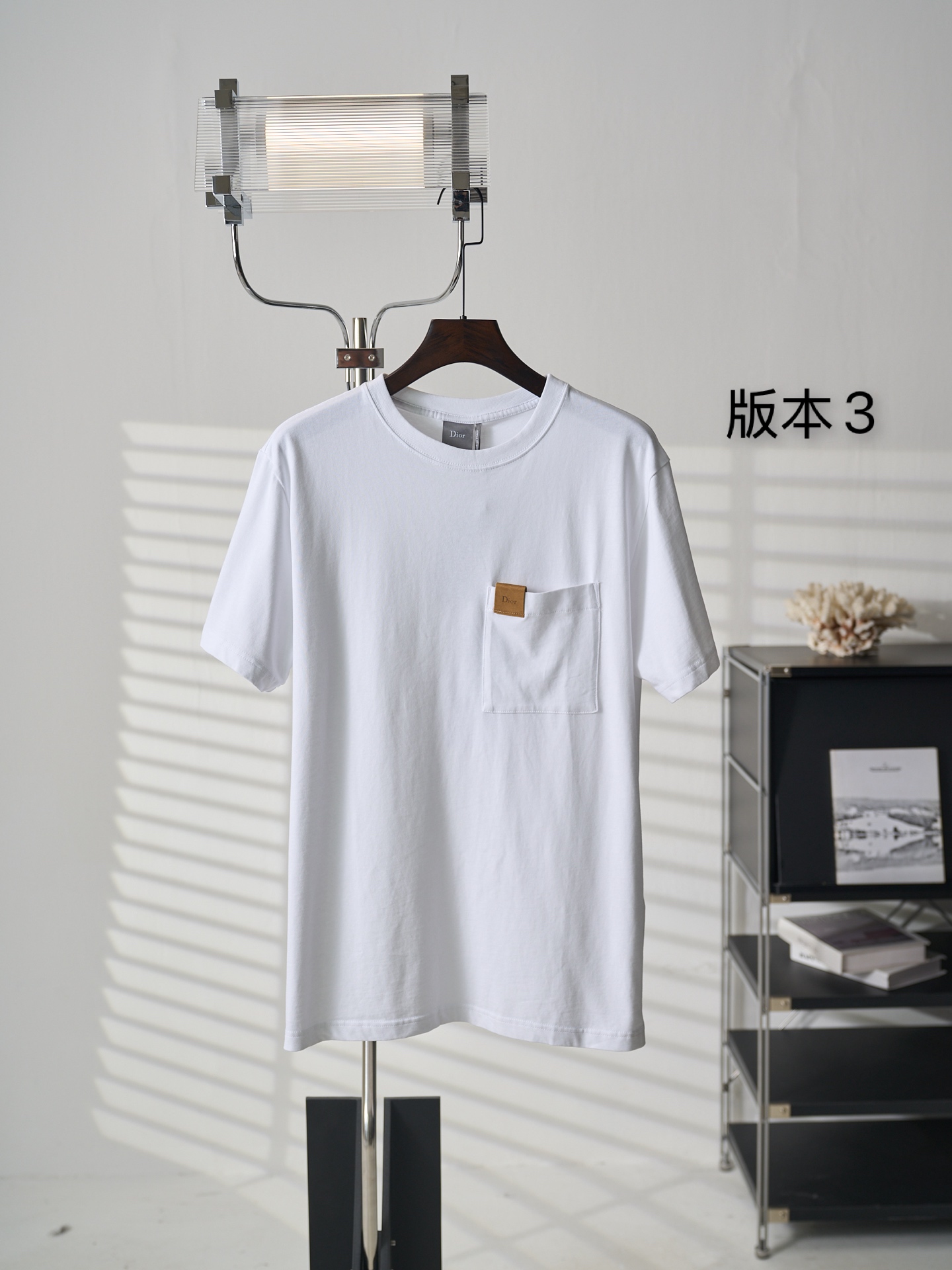 Dior 胸前皮标贴袋圆领短袖T恤版本3