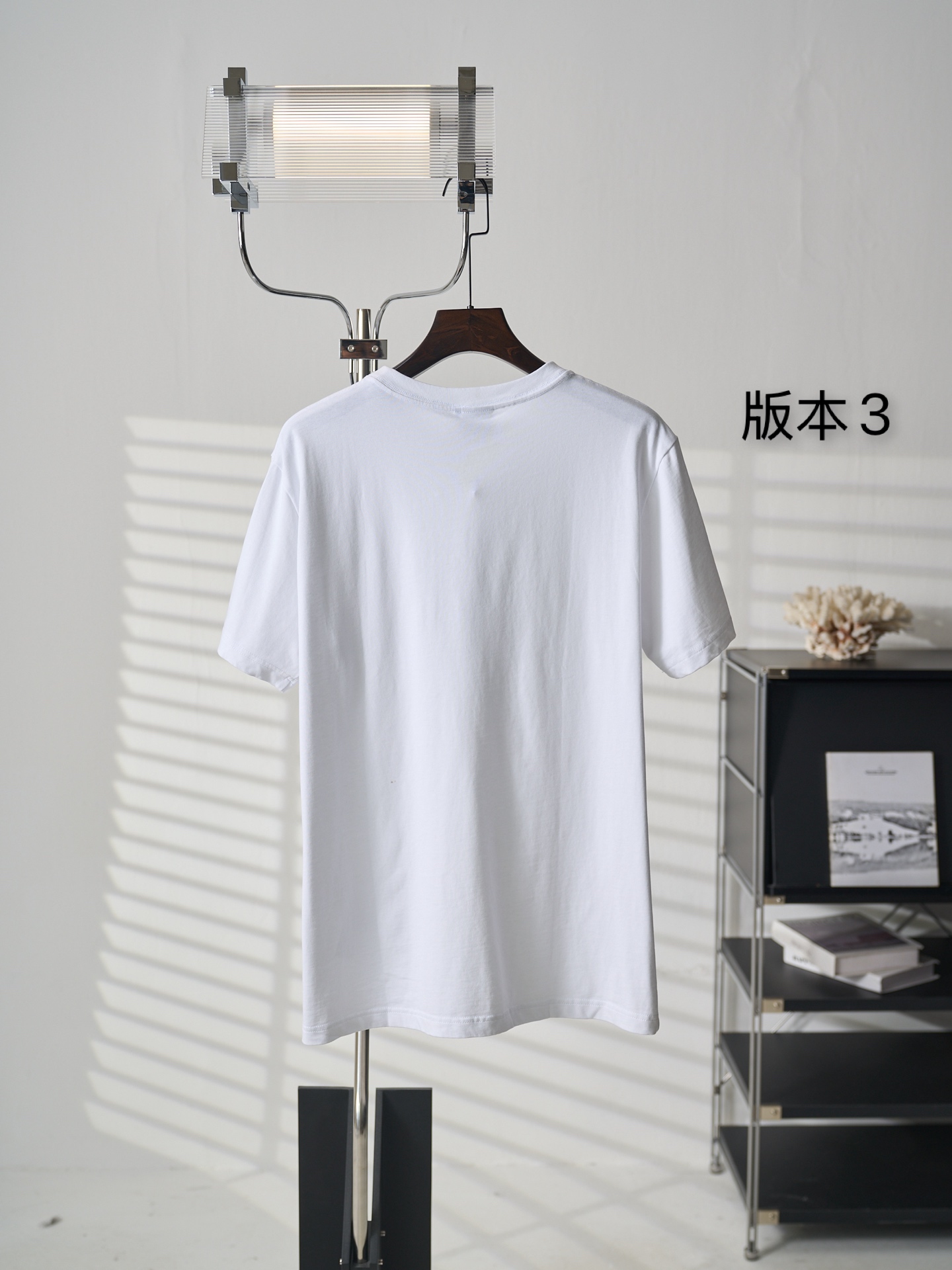 Dior 胸前皮标贴袋圆领短袖T恤版本3