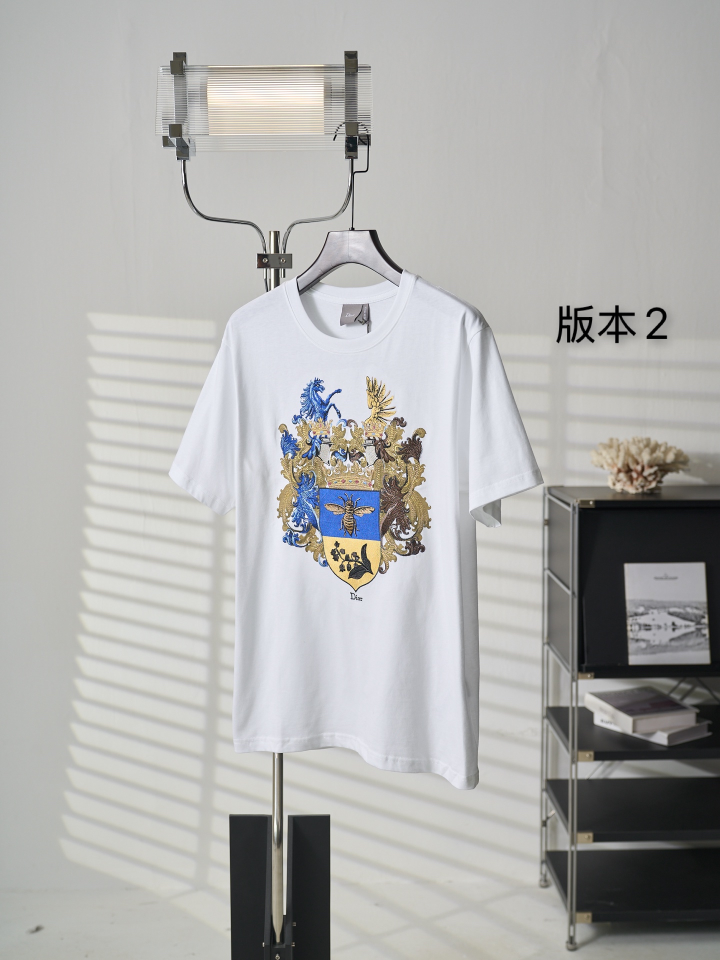 Dior 大徽章刺绣圆领短袖T恤版本2