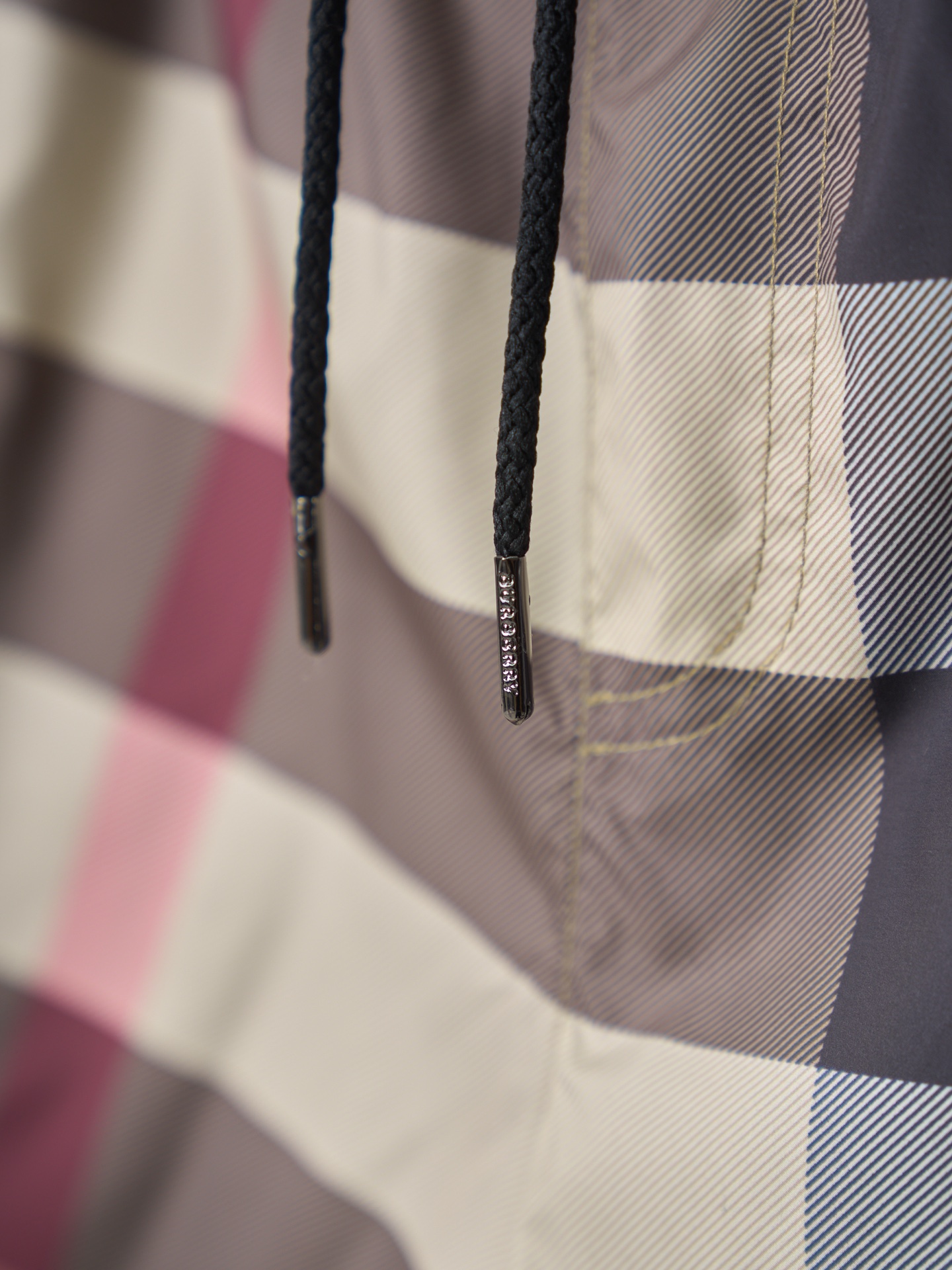 Burberry 格纹沙滩裤短裤