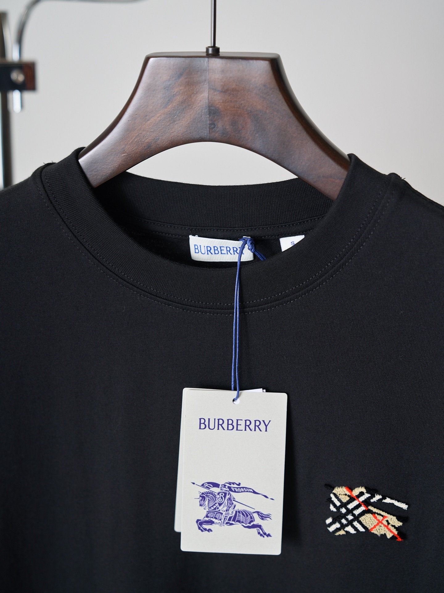 Burberry 格纹战马牙刷绣圆领短袖T恤
