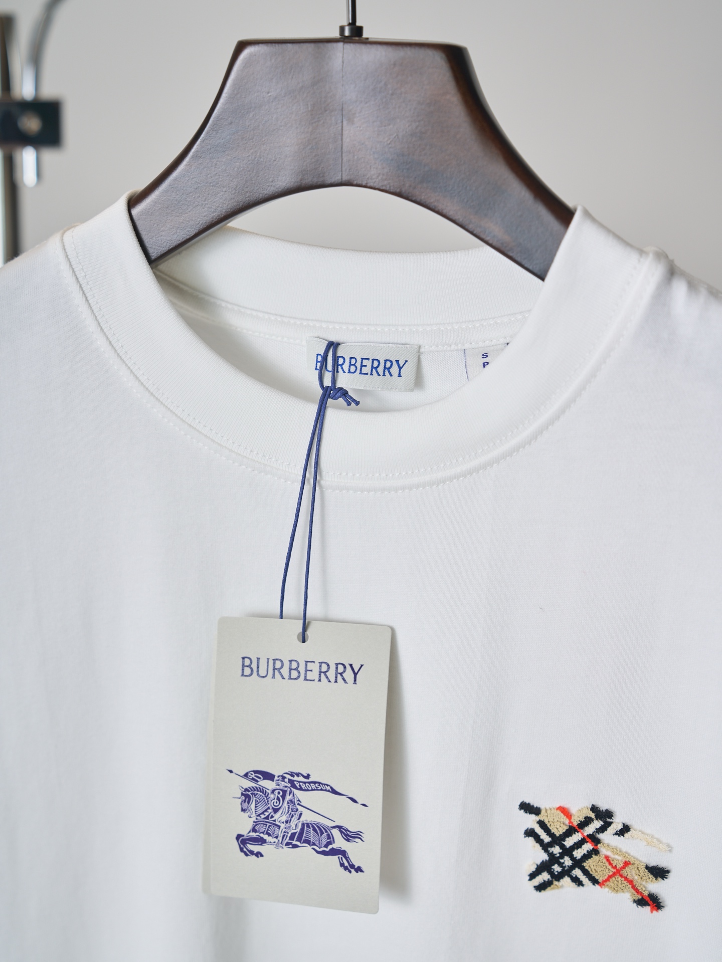 Burberry 格纹战马牙刷绣圆领短袖T恤