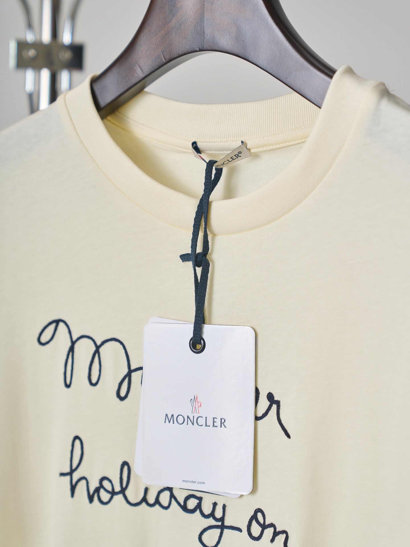 Moncler 字母绣花圆领短袖T恤
