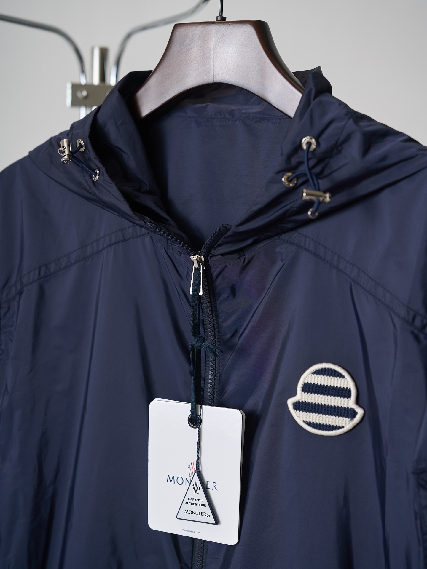 Moncler 饰章连帽薄拉链连帽外套