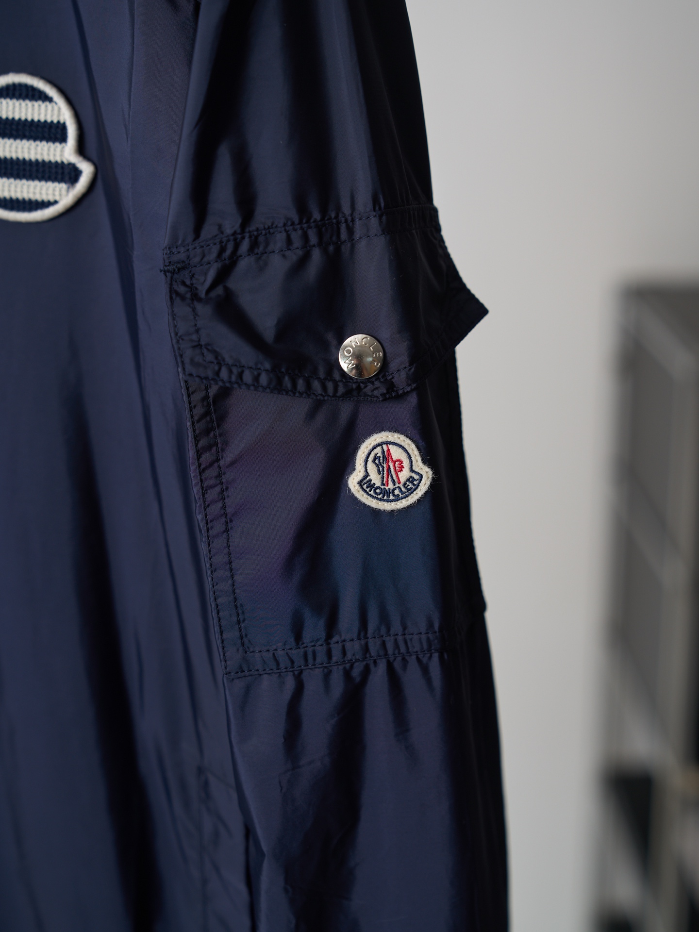 Moncler 饰章连帽薄拉链连帽外套
