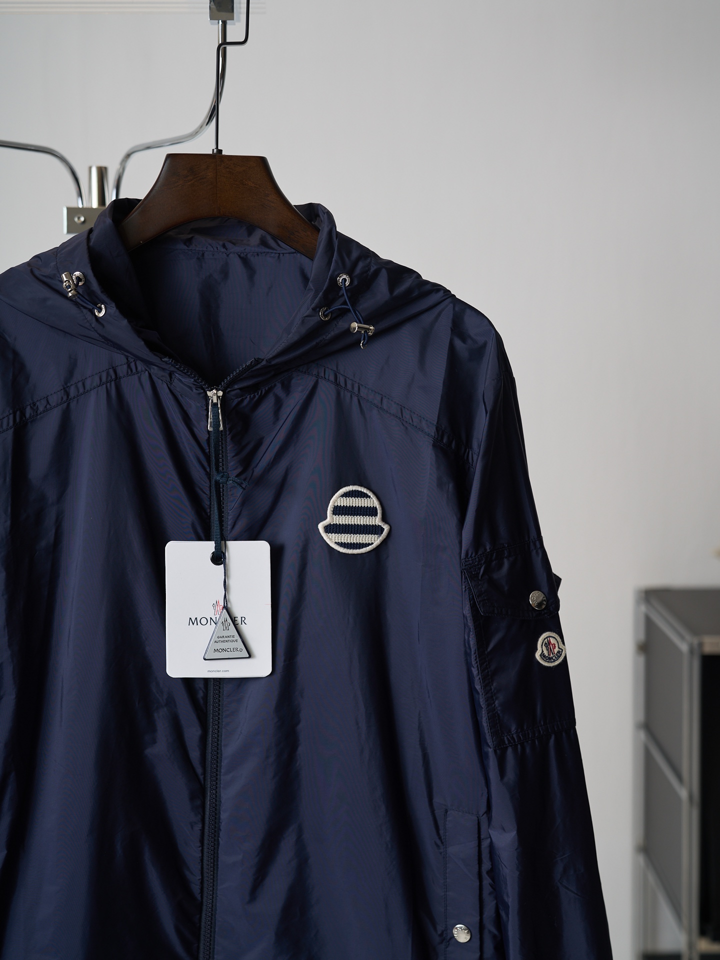 Moncler 饰章连帽薄拉链连帽外套