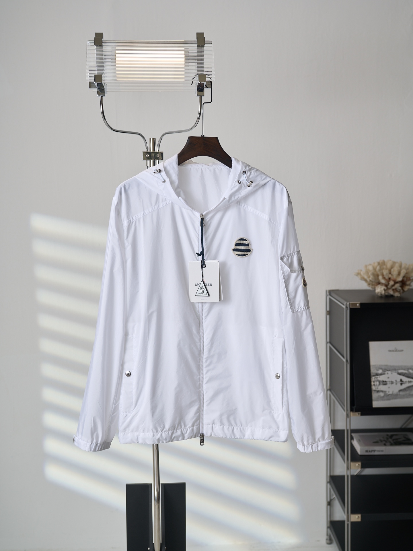 Moncler 饰章连帽薄拉链连帽外套