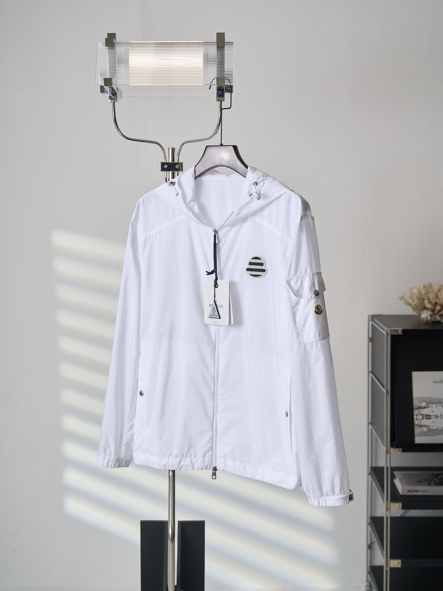 Moncler 饰章连帽薄拉链连帽外套