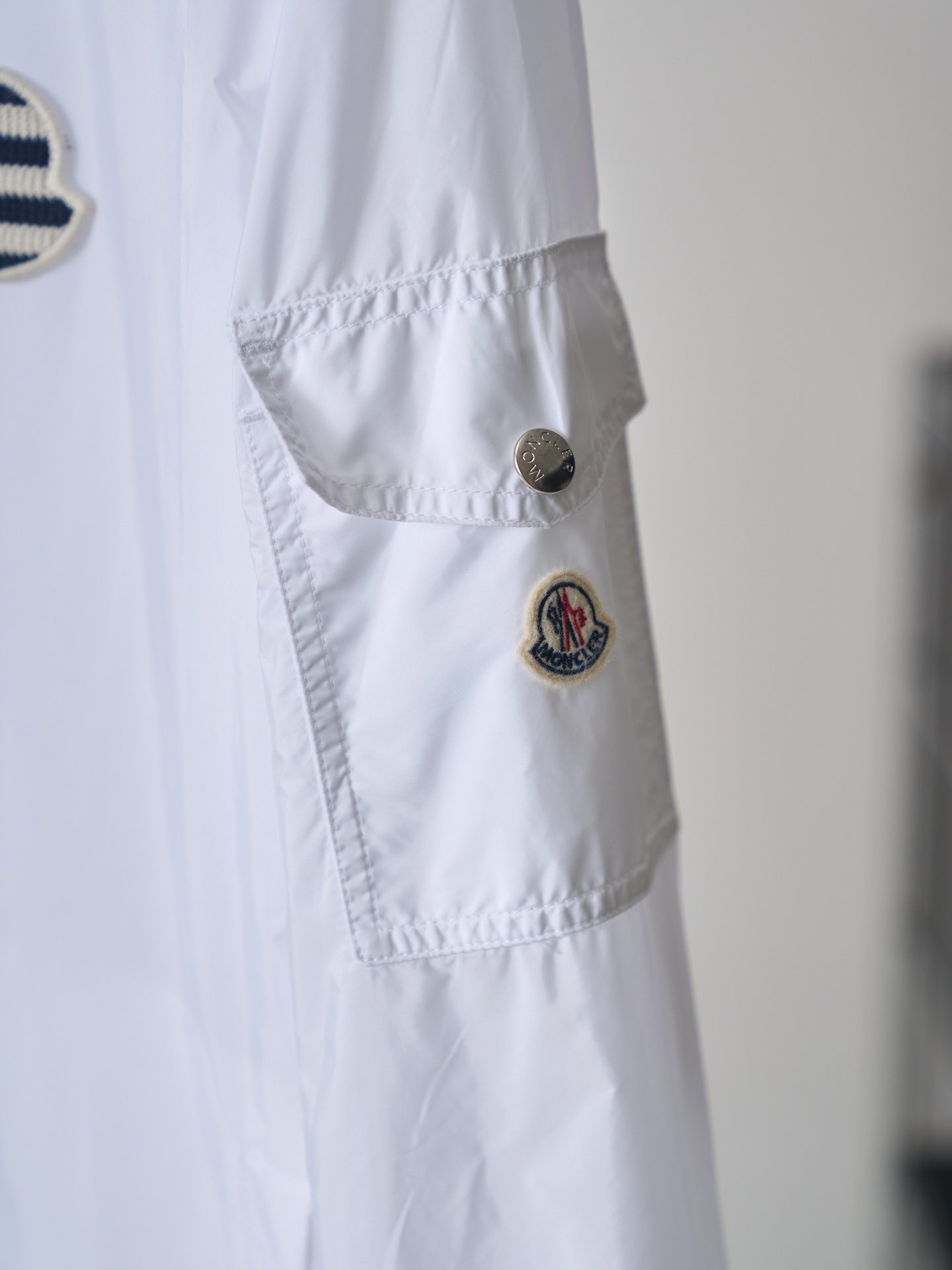 Moncler 饰章连帽薄拉链连帽外套