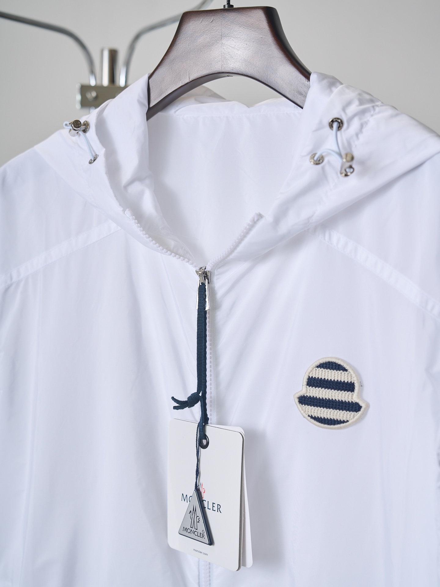 Moncler 饰章连帽薄拉链连帽外套
