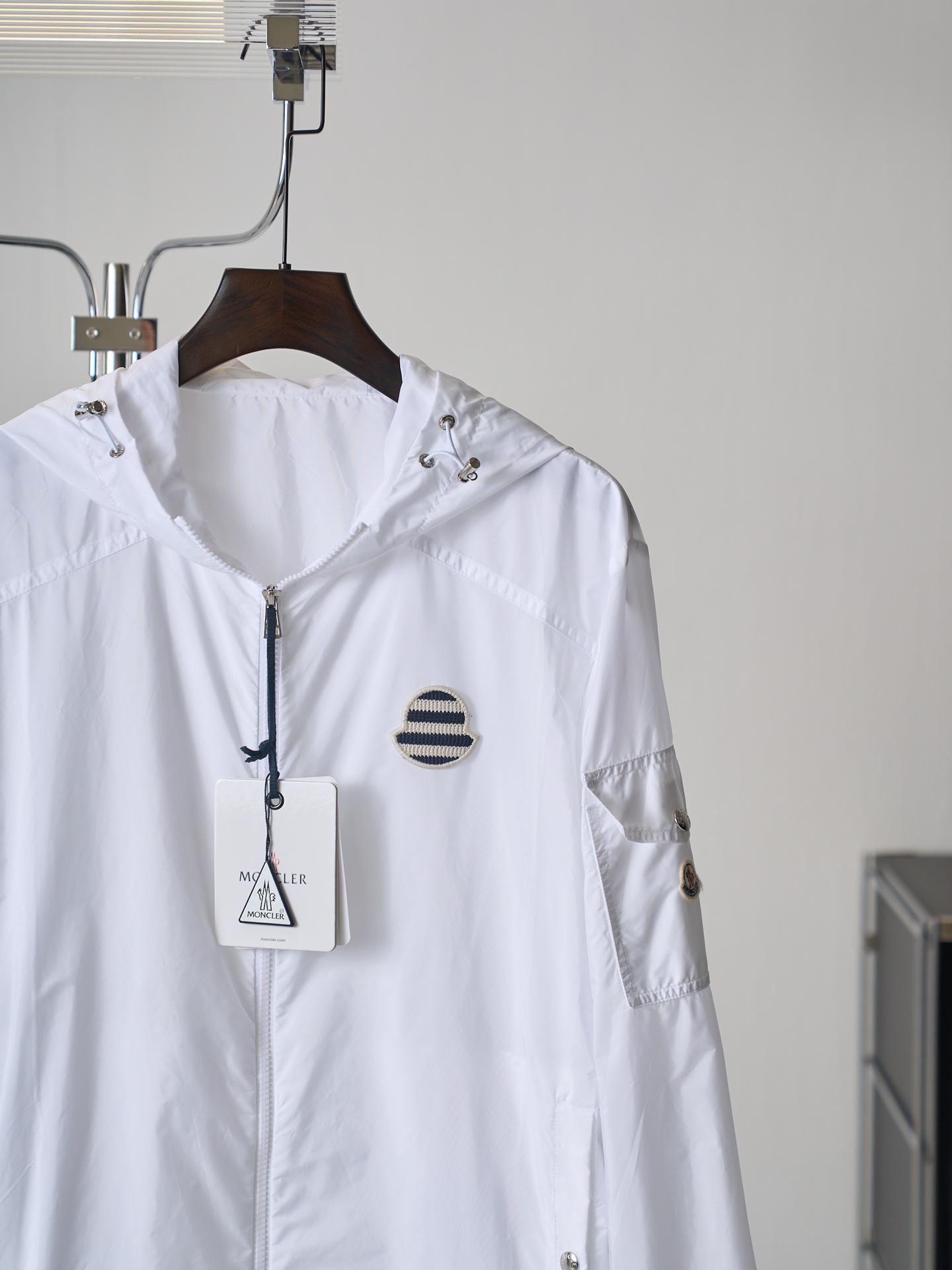 Moncler 饰章连帽薄拉链连帽外套