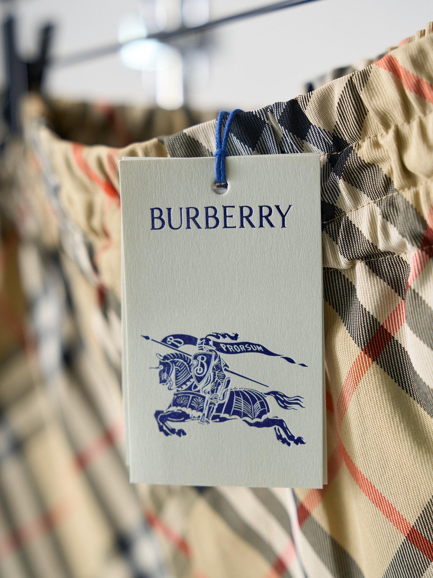Burberry 斜纹格战马刺绣短裤翻盖贴袋款
