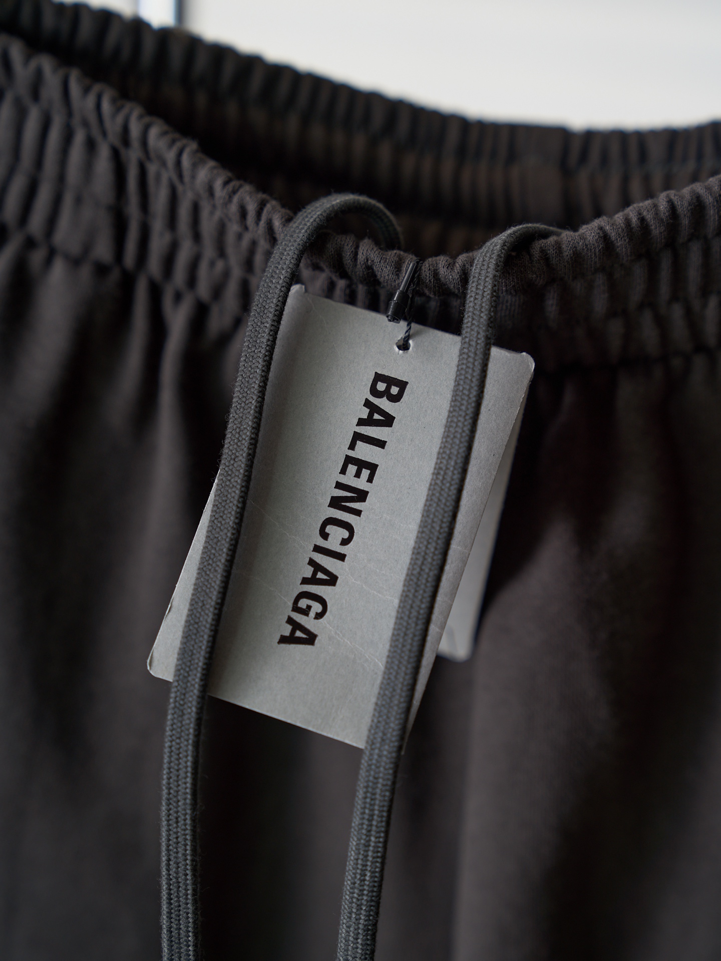 Balenciaga 圆环刺绣斜口袋纯棉运动短裤