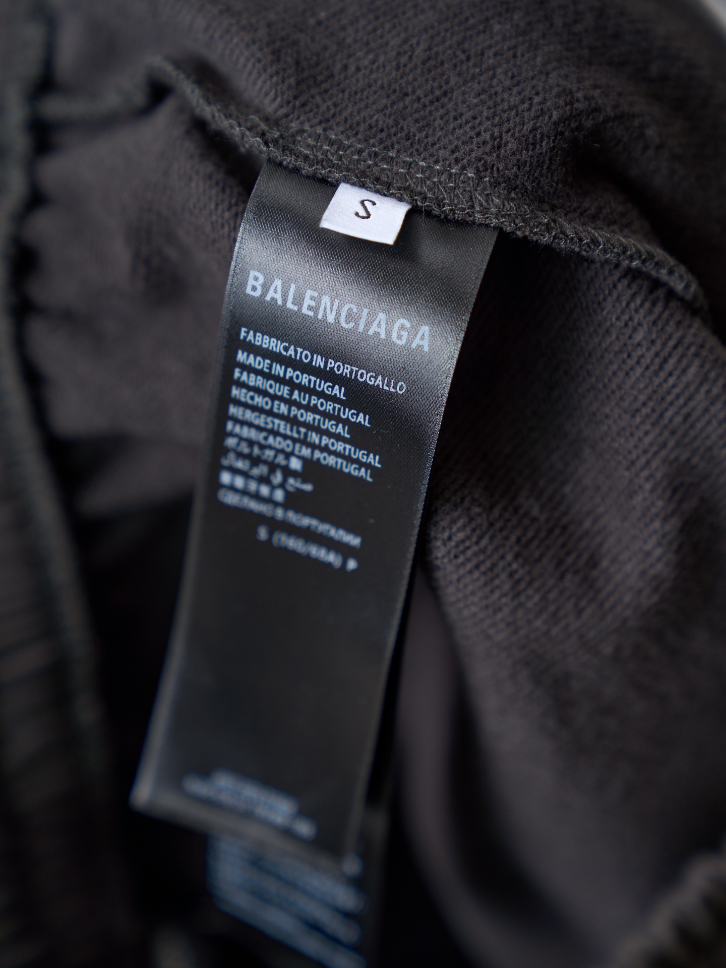 Balenciaga 圆环刺绣斜口袋纯棉运动短裤