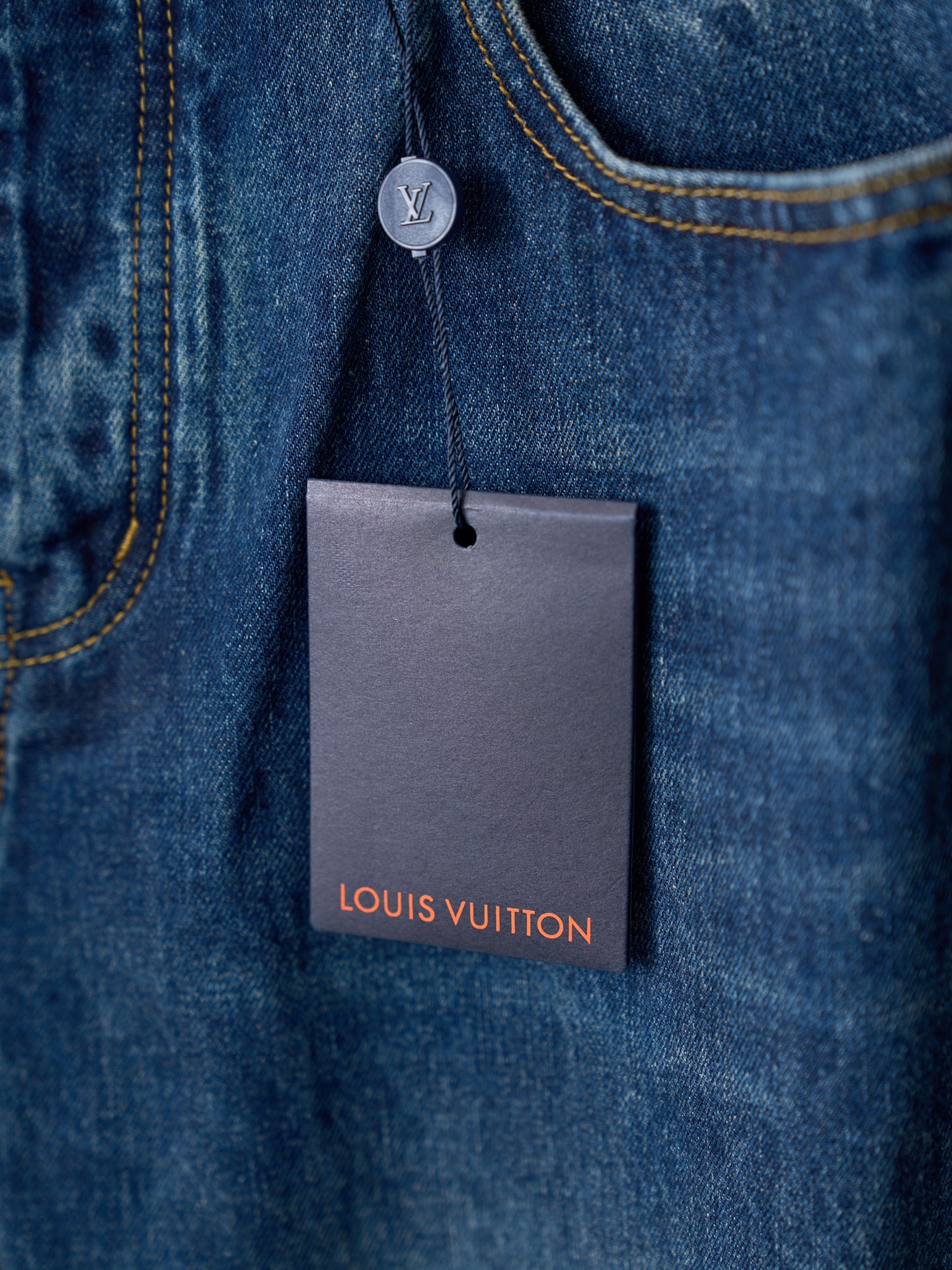 Louis Vuitton 木纹扣LOGO压花皮革后口袋牛仔裤