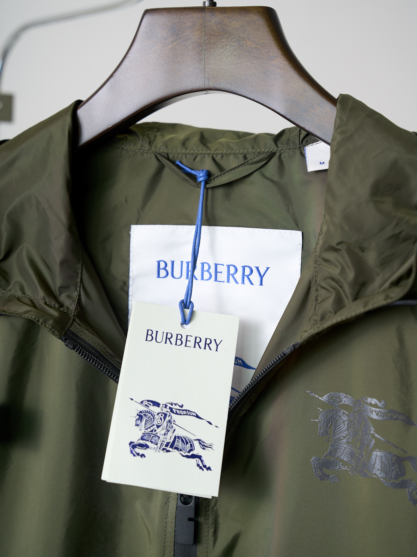 Burberry 马术骑士印花拉链连帽薄外套