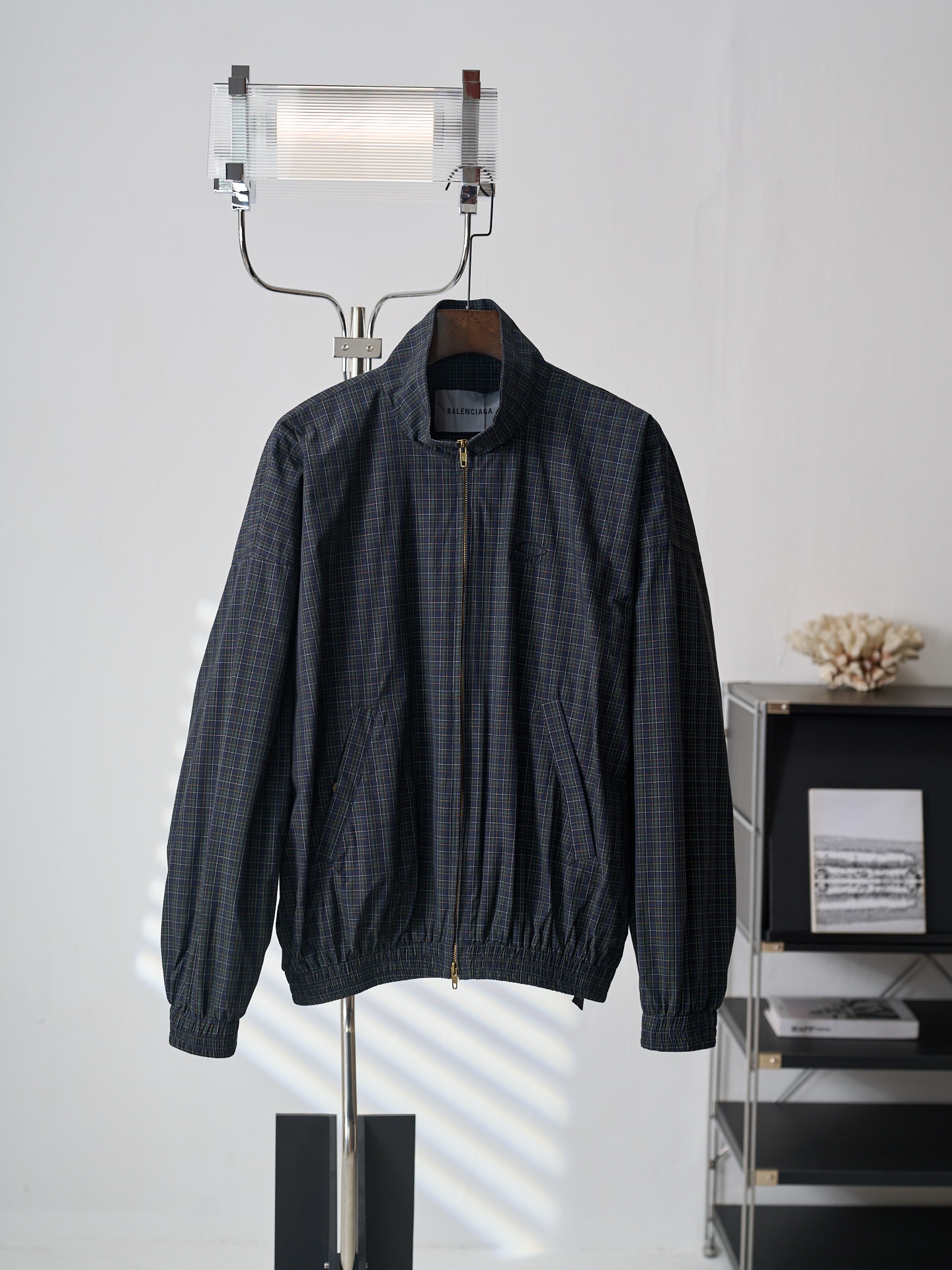 P300 [subasta real] Chaqueta a cuadros bordada con apertura y cierre con cremallera bidireccional Balenciaga / Balencia…