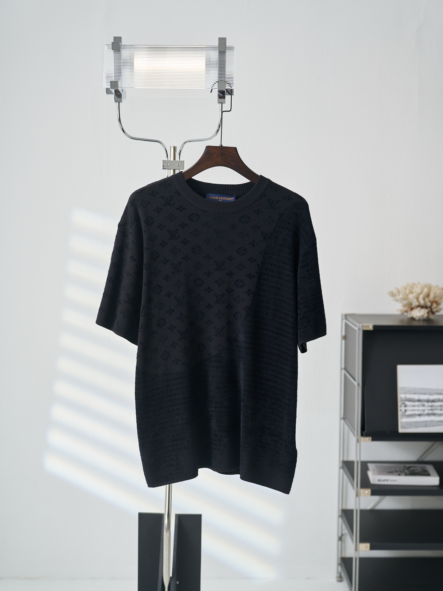 P200 [Fotos reales] LV/Louis Vuitton: camiseta de manga corta con letras en relieve y estampado de monograma combinado …