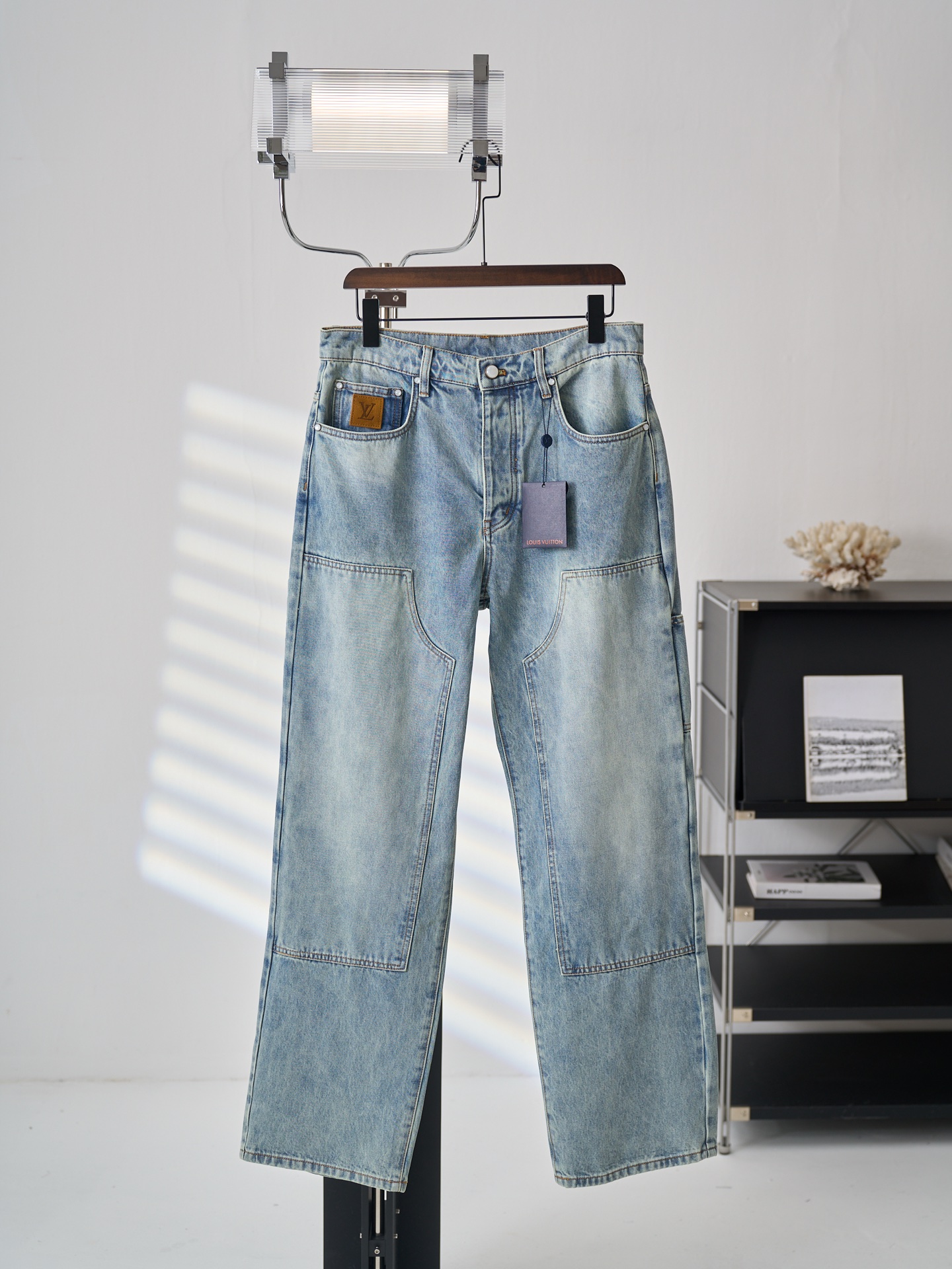 P265 [Fotos reales] LV/Louis Vuitton: jeans de trabajo estilo skate con bolsillos, letras y etiqueta de cuero, botones …