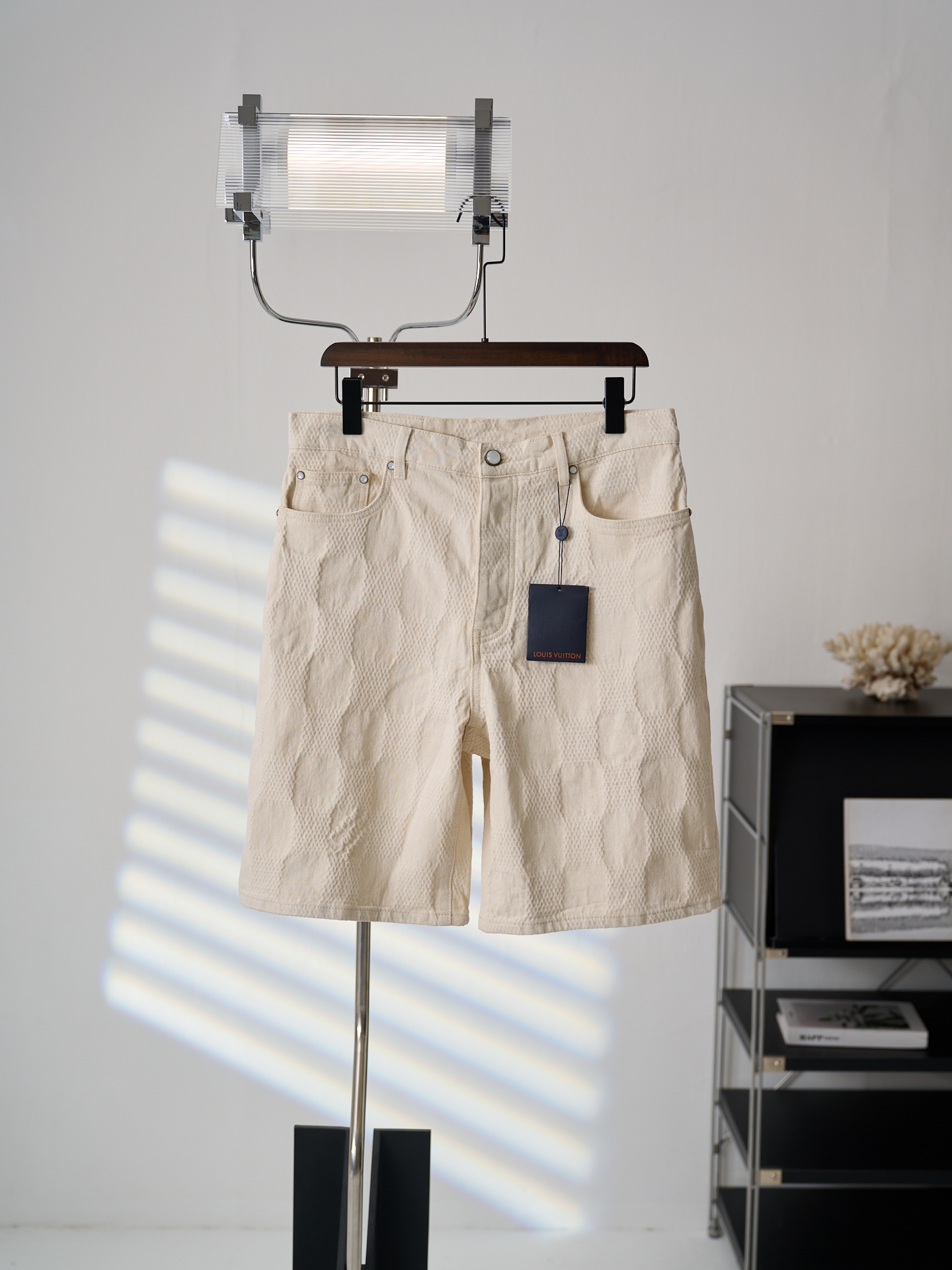 P230 [Fotografía del artículo real] LV/Louis Vuitton Pantalones cortos de mezclilla con estampado de tablero de ajedrez…