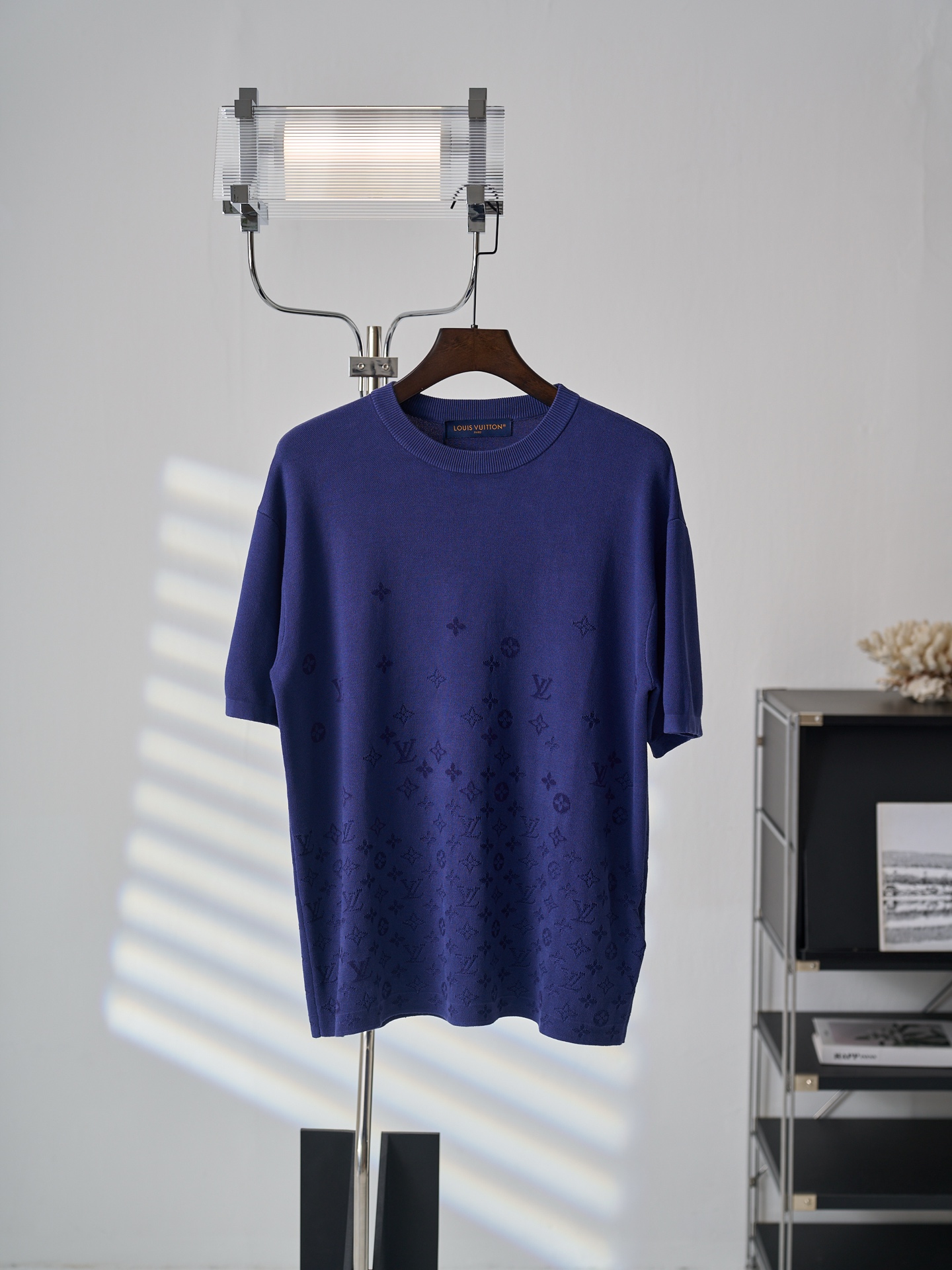 P220 [Fotos reales] LV/Louis Vuitton: jersey de punto de manga corta con letras en degradado. [En stock] S M L XL