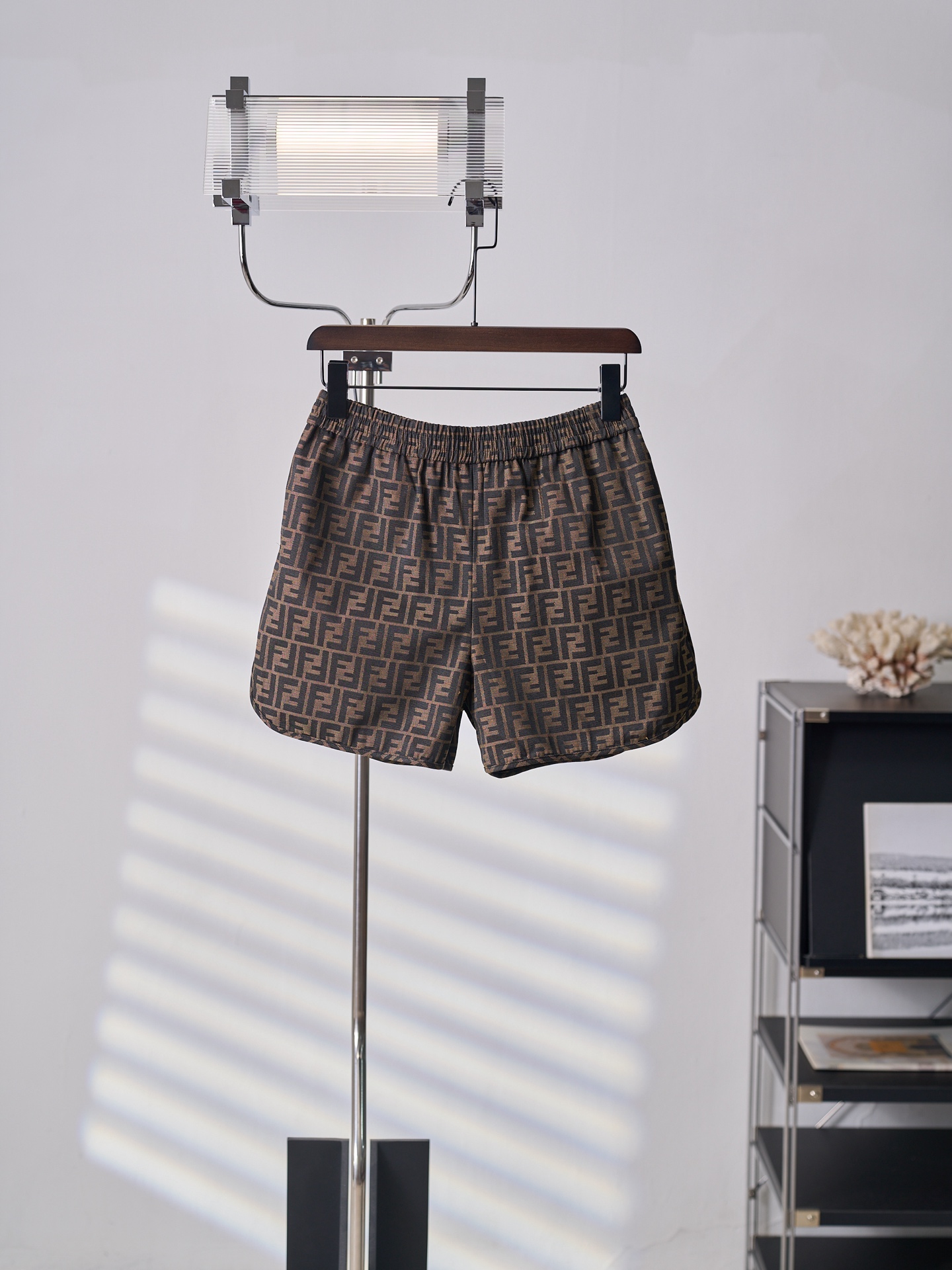 @180 [Fotografía real] Fendi/芬迪 Pantalones cortos casuales con estampado completo FF (modelo femenino) [Disponible] 36 …