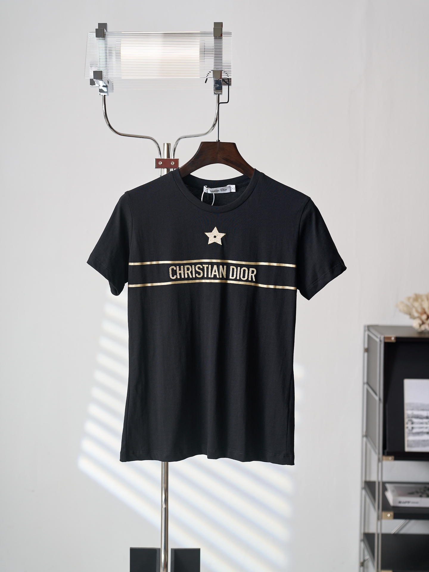 @ 130 [subasta colgante real] Camiseta de manga corta con cuello redondo bordada con estrella de la suerte Dior / Dior …