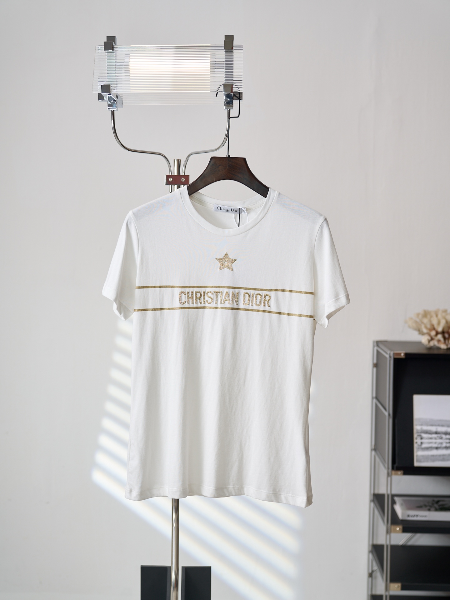 @ 130 [subasta colgante real] Camiseta de manga corta con cuello redondo bordada con estrella de la suerte Dior / Dior …