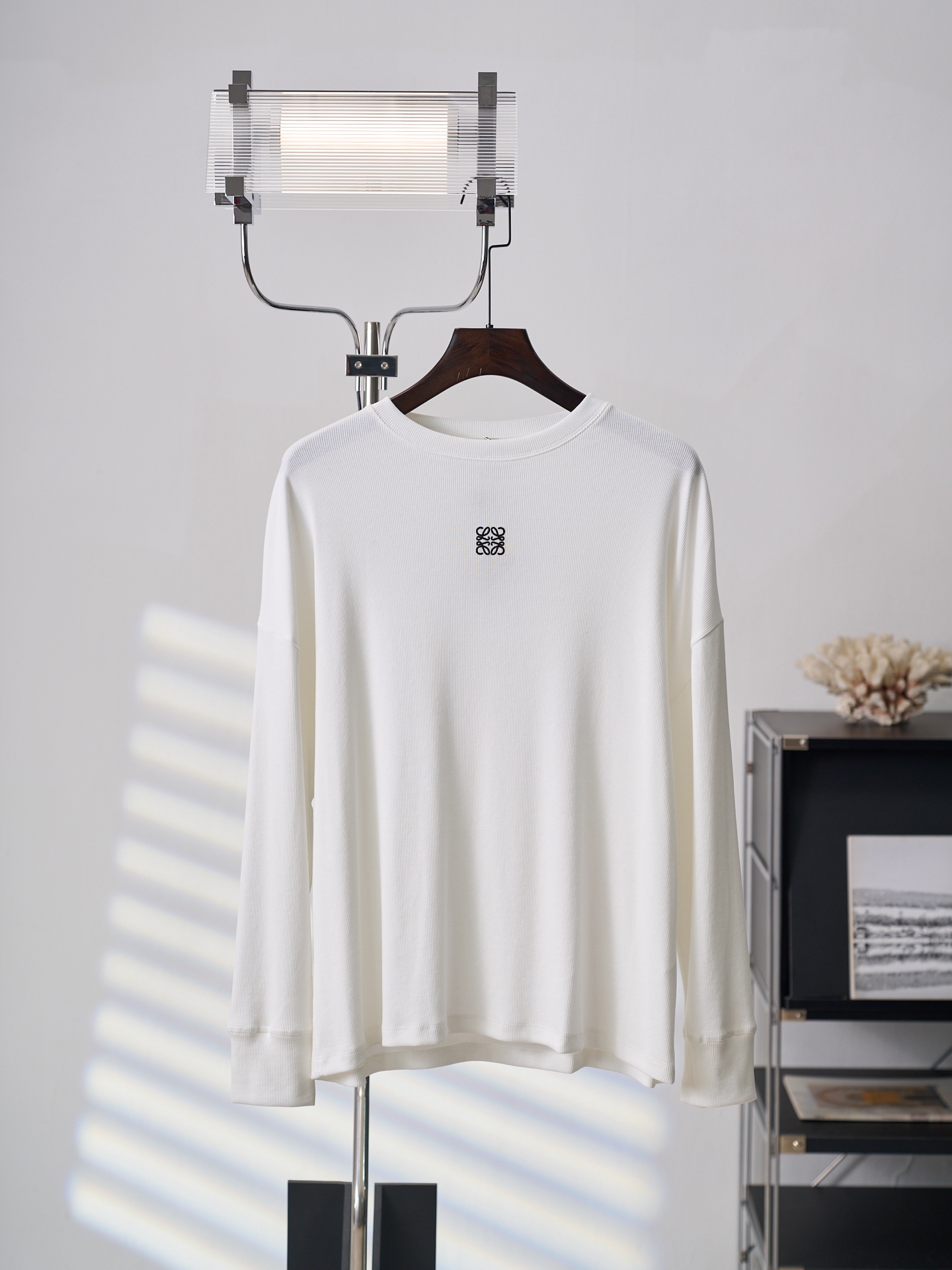 @145【Artículo real fotografiado】LOEWE/罗意威 Camiseta de manga larga lisa con logo bordado de algodón 【En stock】S M L XL A…