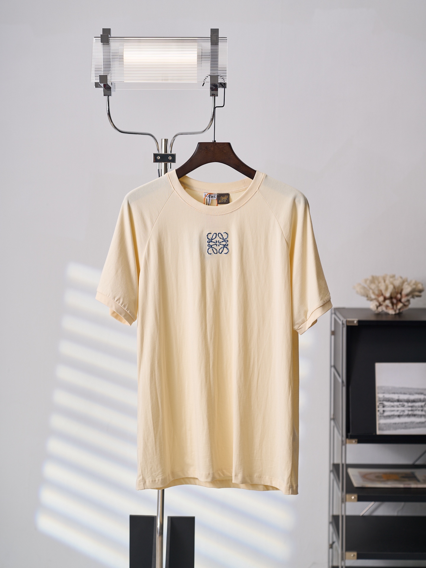 @130【foto real】Loewe/罗意威 camiseta de manga corta con cuello redondo y bordado Anagram mosaico 【en stock】S M L XL, algod…