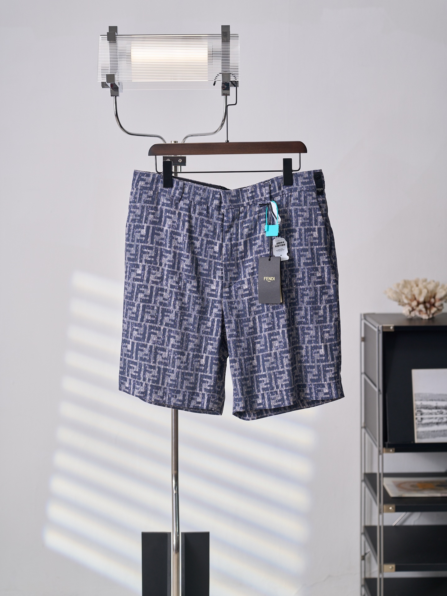@185【Fotos del producto real】FENDI/芬迪 Pantalones cortos vaqueros con logotipo FF estampado 【En stock】48 50 52 54 Compra…