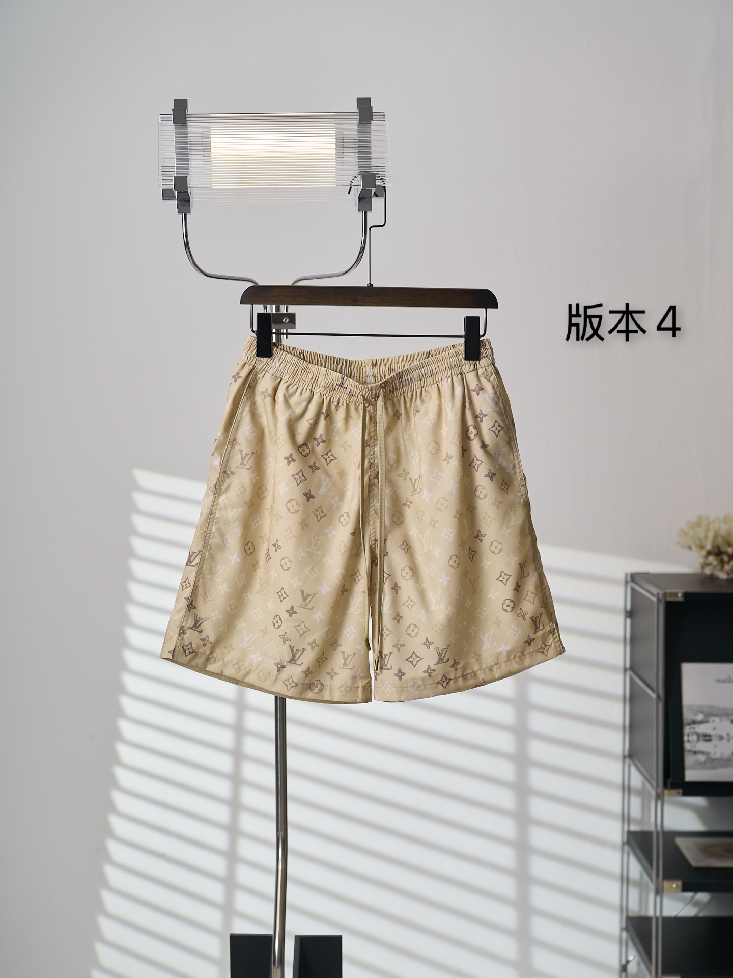 NO:936732,[Real auction] LV/Louis Vuitton gradient presbyopic shorts (version 4) [Ready stock] S M L XL,, louis vuitton, louis vuitton, shorts,19860909【实物挂拍】LV/路易威登 渐变老花短裤(版本4）【现货】S M L XL,,louis vuitton,louis vuitton,shorts,,Men's clothing