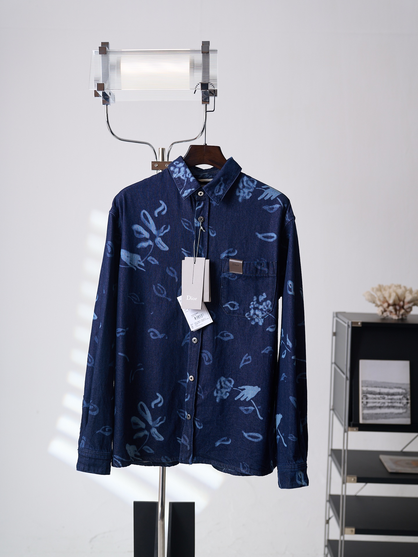 NO:936736,[physical hanging auction] DIOR/Dior pocket letter leather tag floral burnt denim long-sleeved shirt [ready stock] 37 38 40 42 44,, dior, dior, shirts,19860909【实物挂拍】DIOR/迪奥 口袋字母皮牌花卉烧花牛仔长袖衬衫【现货】37 38 40 42 44,,dior,dior,shirts,,Men's clothing