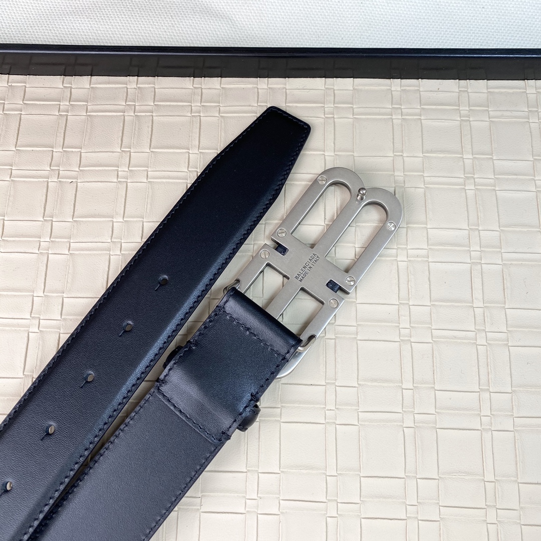 ️alenciagaBB宽版腰带这款BB版腰带来自Balenci设计细节打孔式细节3.8cm