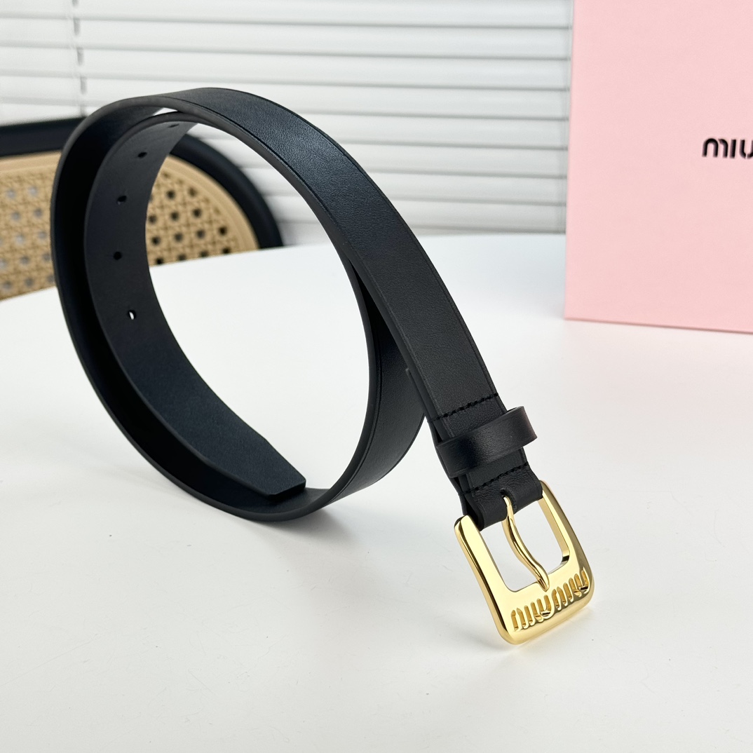 MIUMIU小腰带3cm西装牛仔随意搭配起来！随性慵懒风！