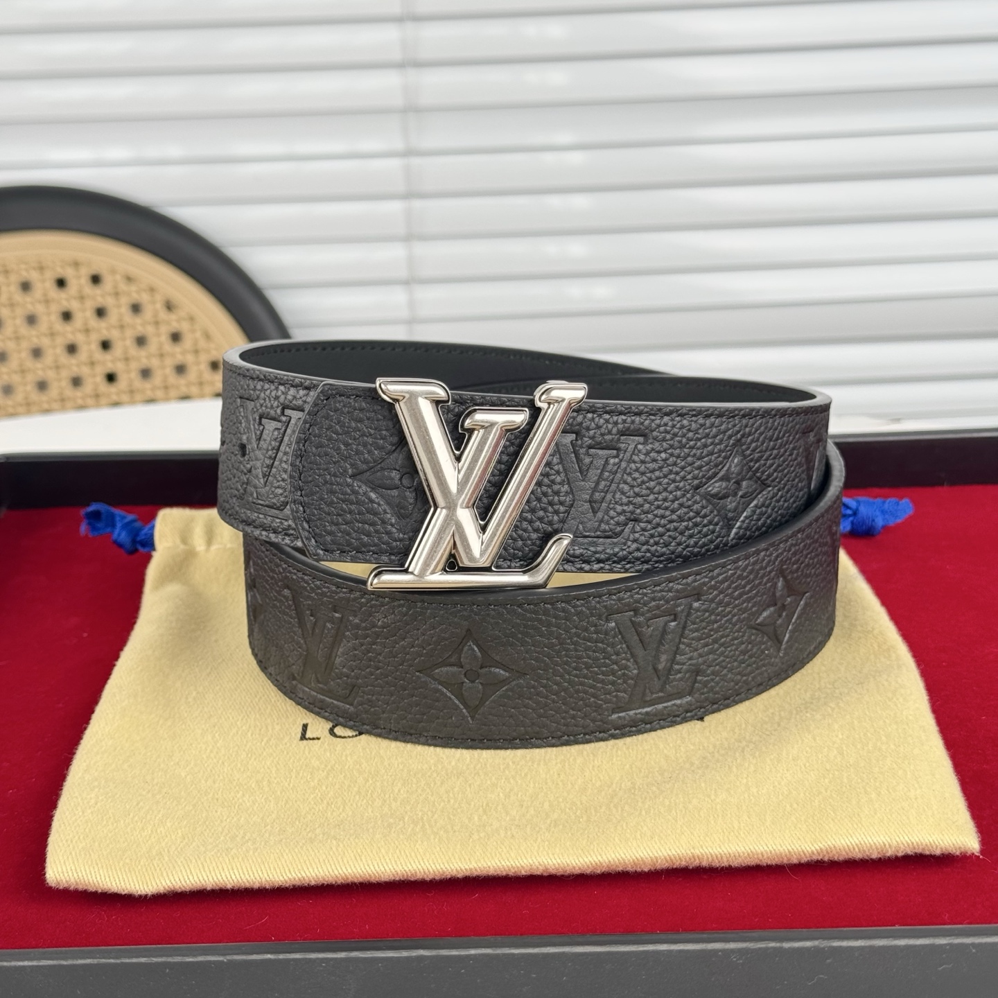 。 路易威登Lv、商务休闲、正装均可佩戴！3.8cm 最新款扣头，抛光扣头、时尚百搭