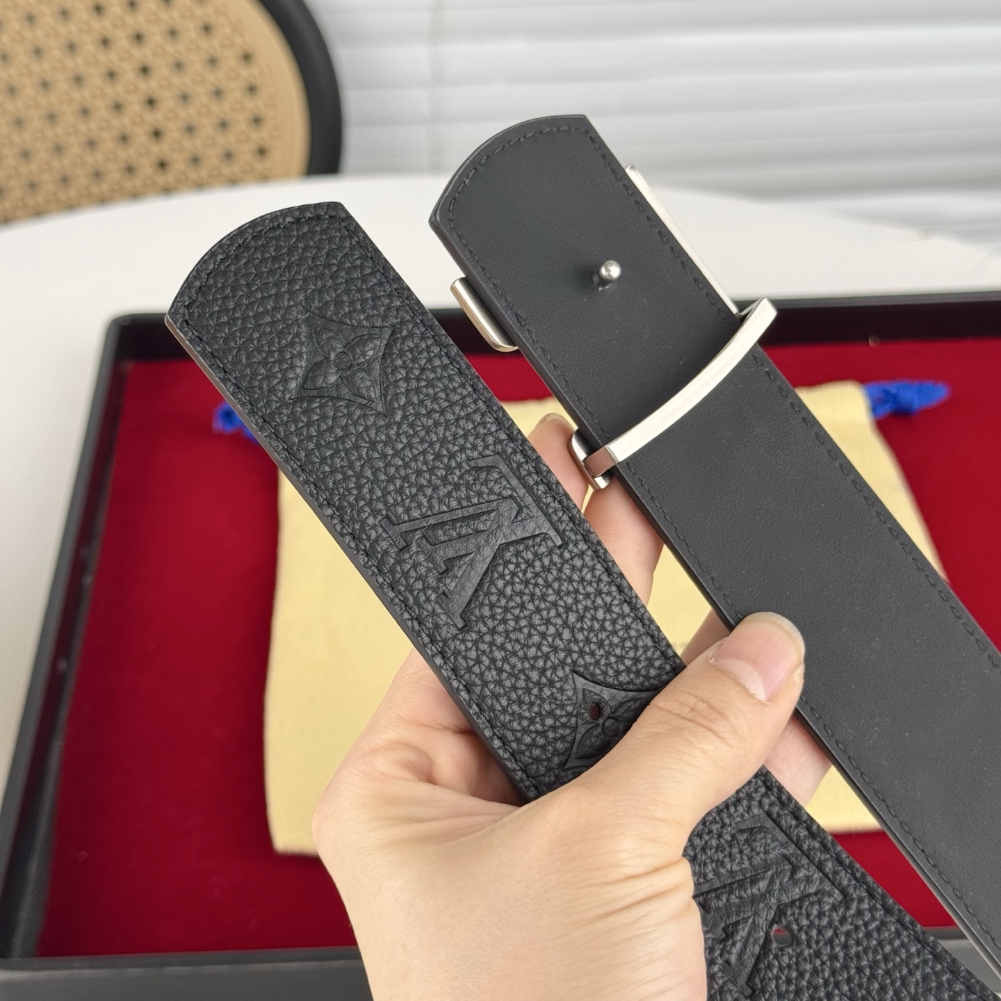 。 路易威登Lv、商务休闲、正装均可佩戴！3.8cm 最新款扣头，抛光扣头、时尚百搭