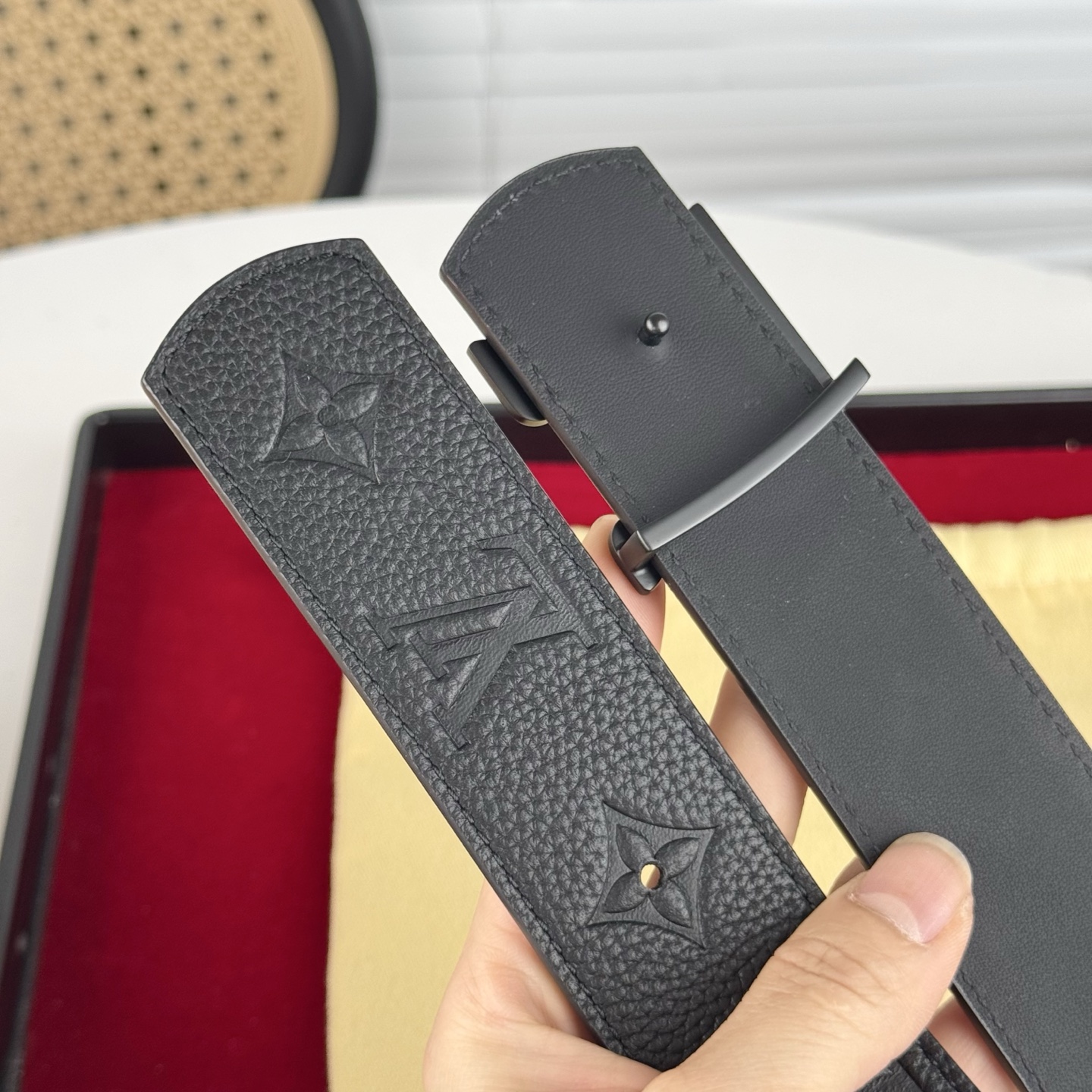 。 路易威登Lv、商务休闲、正装均可佩戴！3.8cm 最新款扣头，抛光扣头、时尚百搭