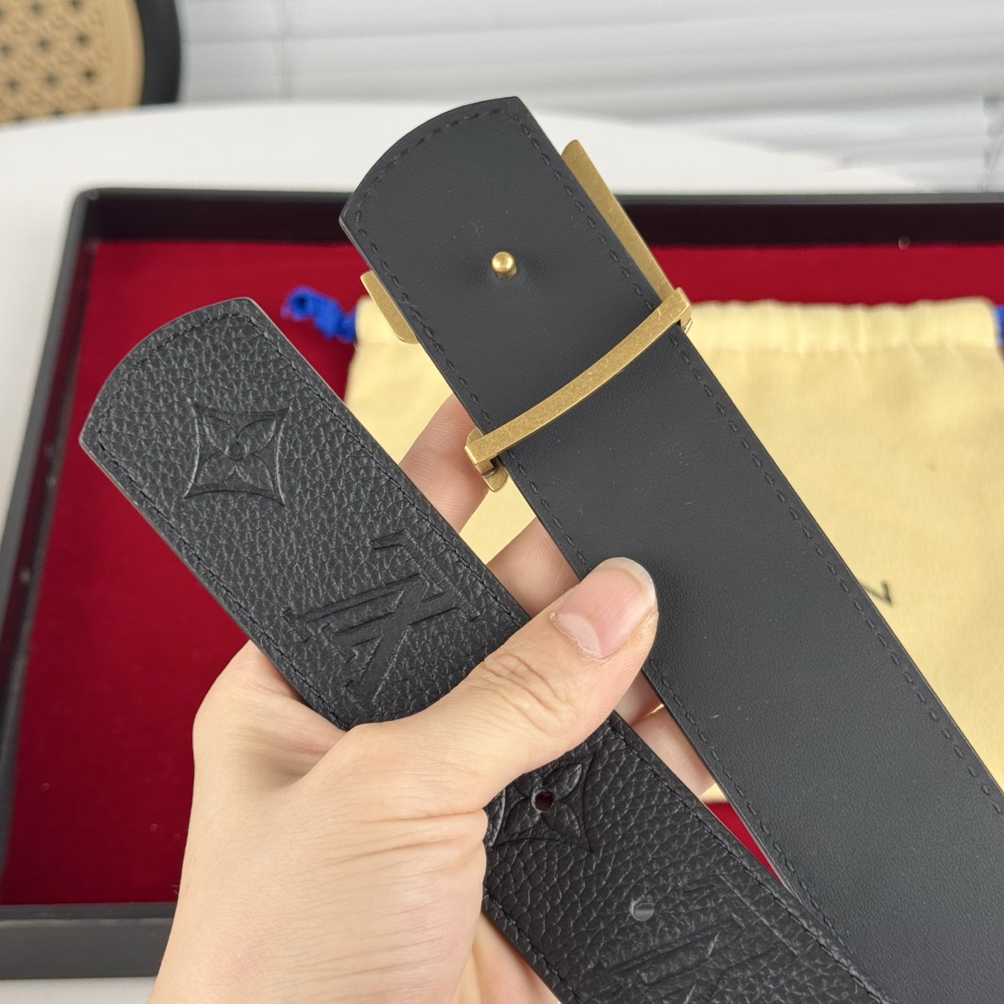 。 路易威登Lv、商务休闲、正装均可佩戴！3.8cm 最新款扣头，抛光扣头、时尚百搭