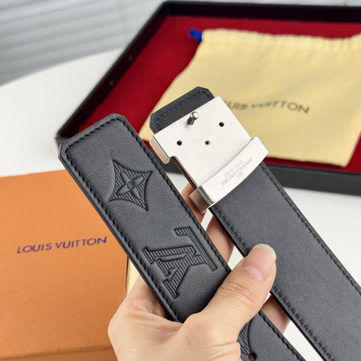 。 LV。商务休闲、正装均可佩戴！3.8cm 最新款扣头，抛光扣头、时尚潮流